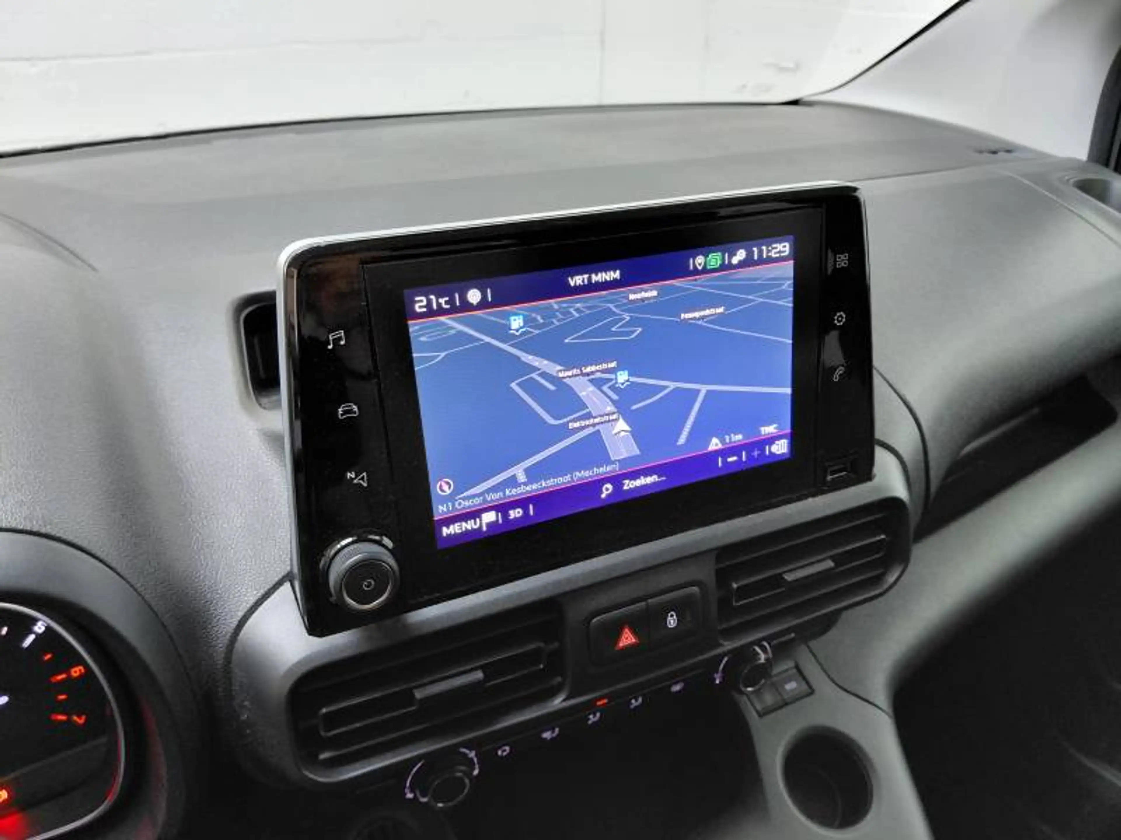 Citroen Berlingo Multispace 3 1.2 PureTech 130 EAT8 M Feel — photo 19