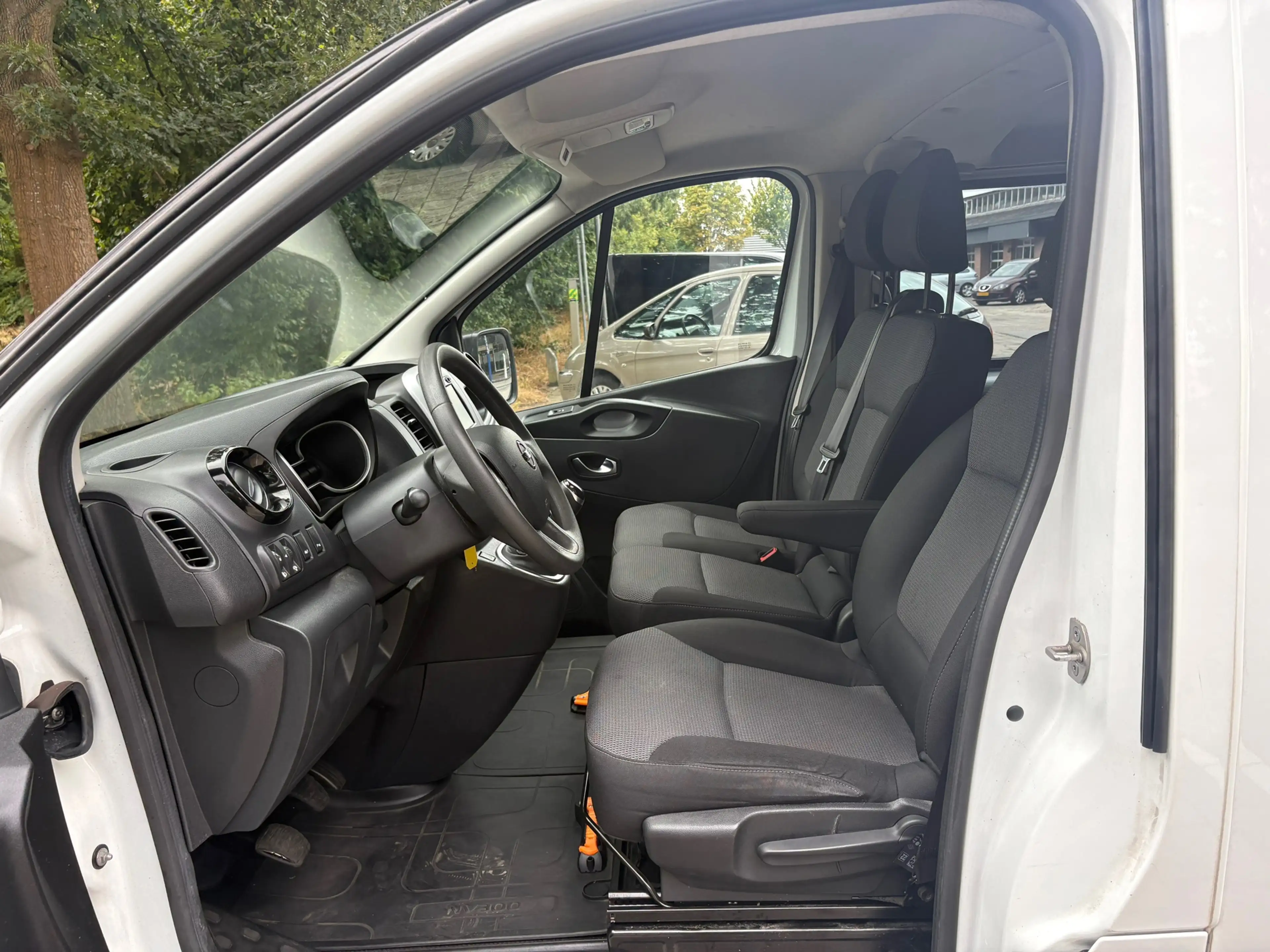 Nissan NV300 2.0 dCi 120 L2H1 Acenta DC Comfort|NAP|DUBBElCABIN — photo 12