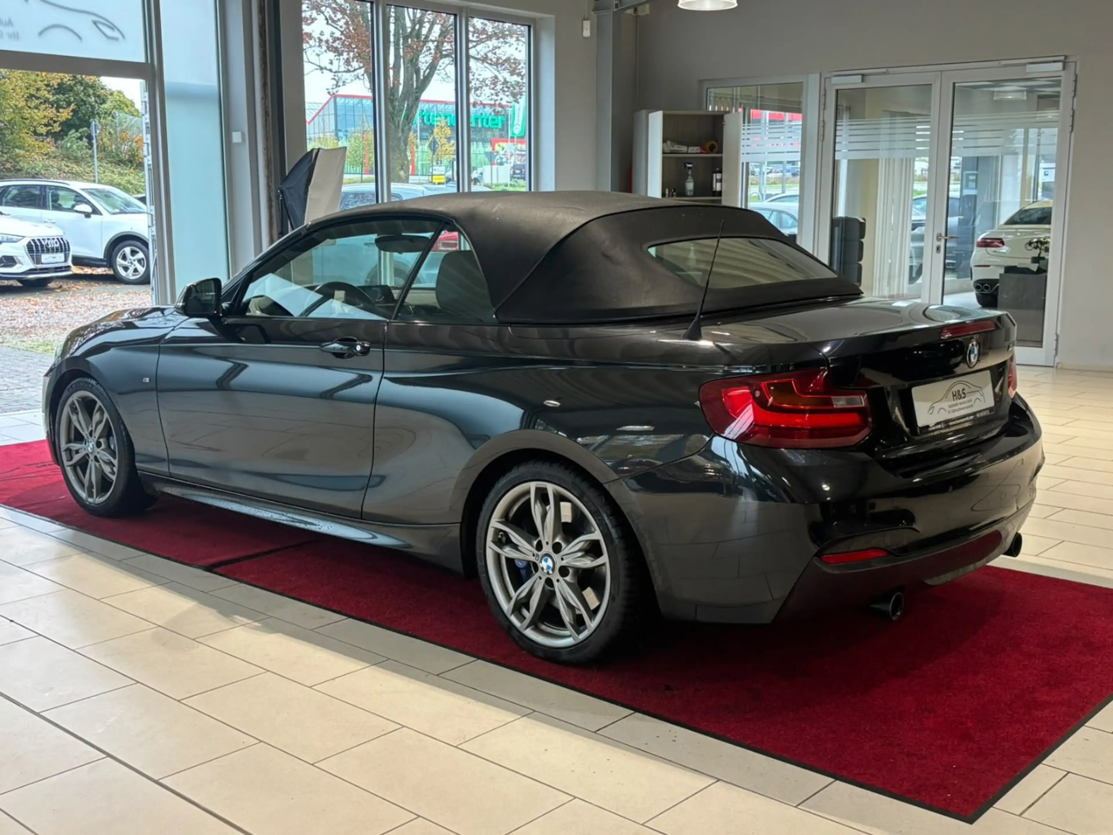 BMW 235 M i CABRIO — photo 2