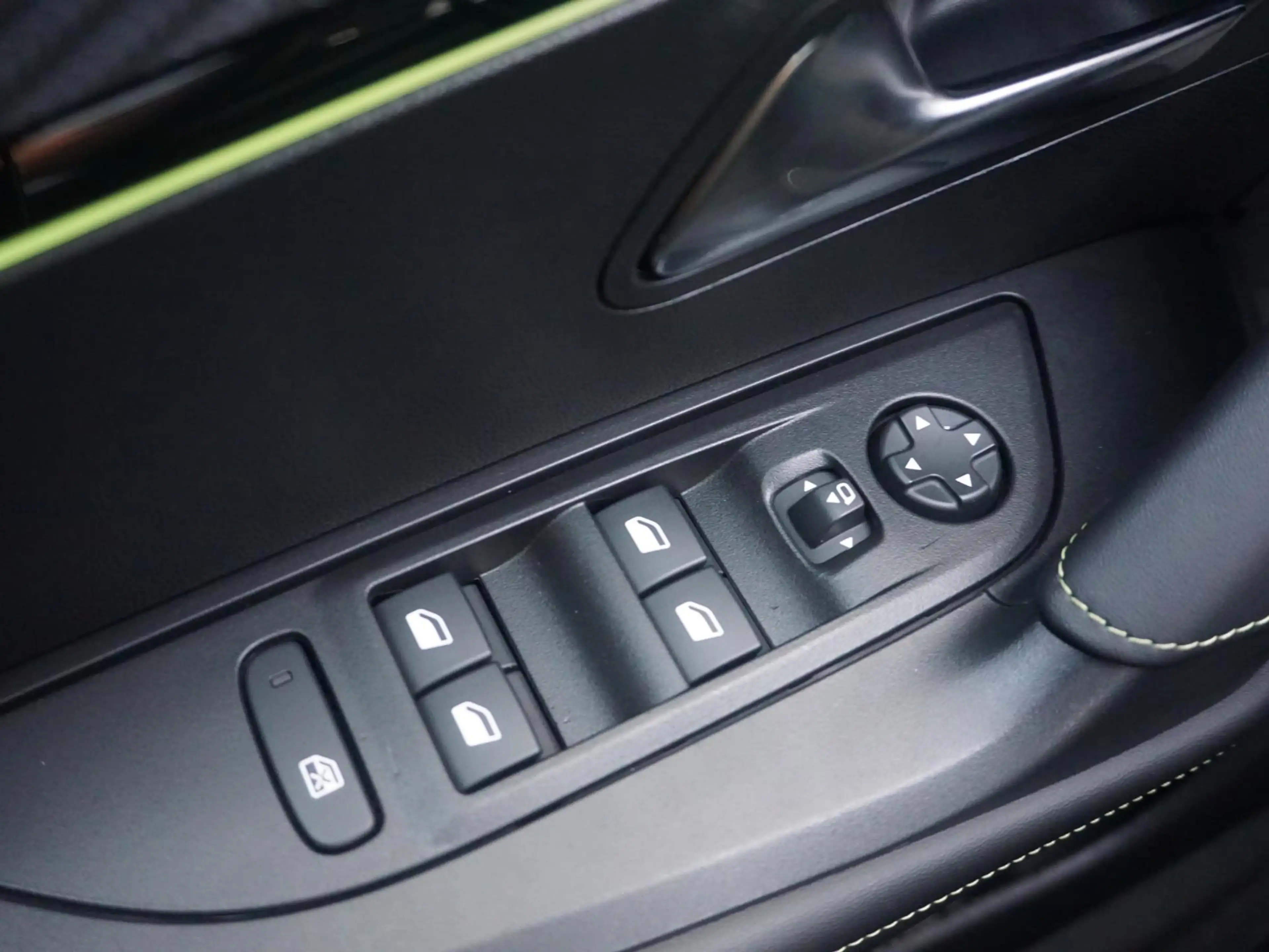 Peugeot e-2008 EV GT Avantage 54 kWh Carplay — photo 14