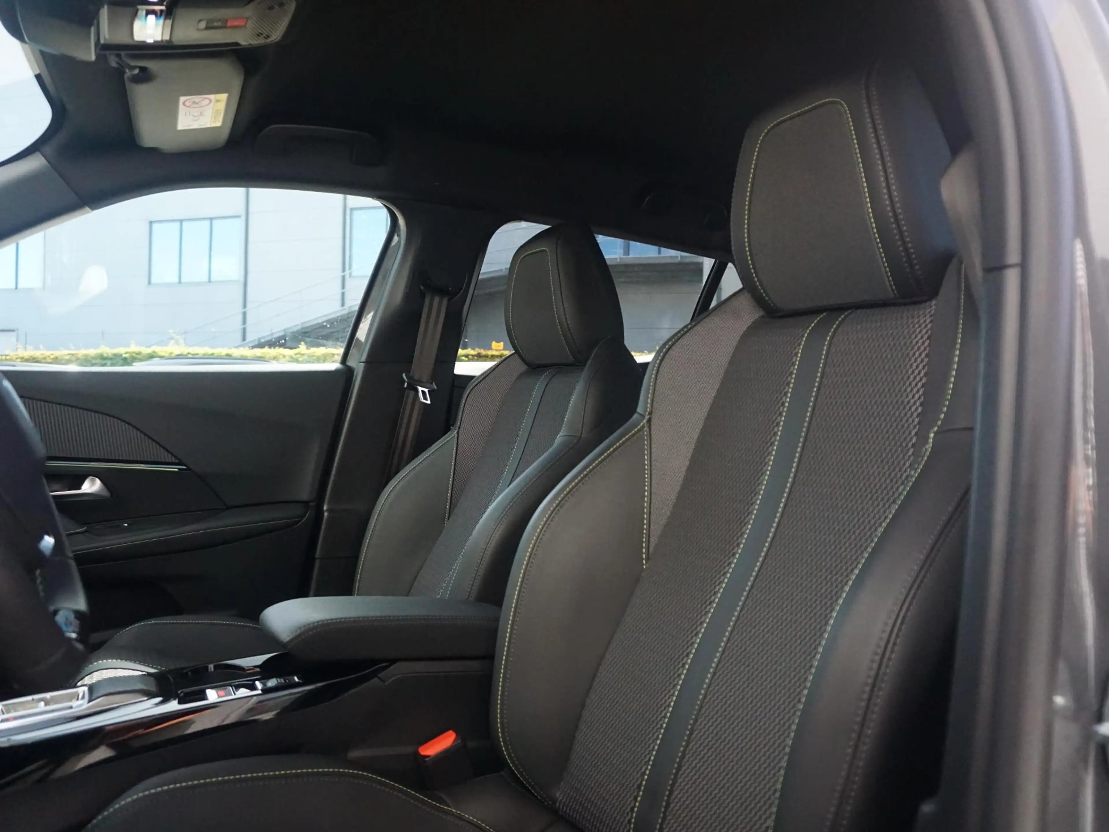 Peugeot e-2008 EV GT Avantage 54 kWh Carplay — photo 12