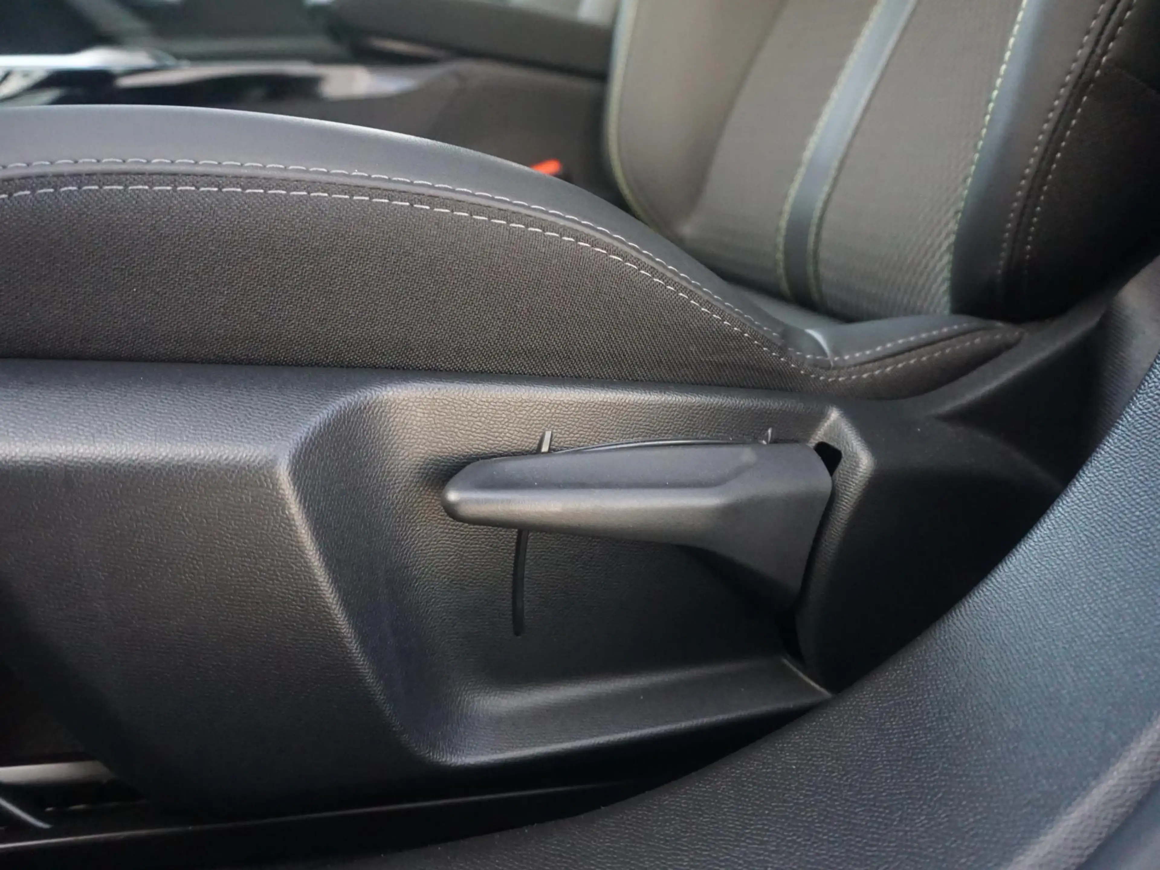 Peugeot e-2008 EV GT Avantage 54 kWh Carplay — photo 13