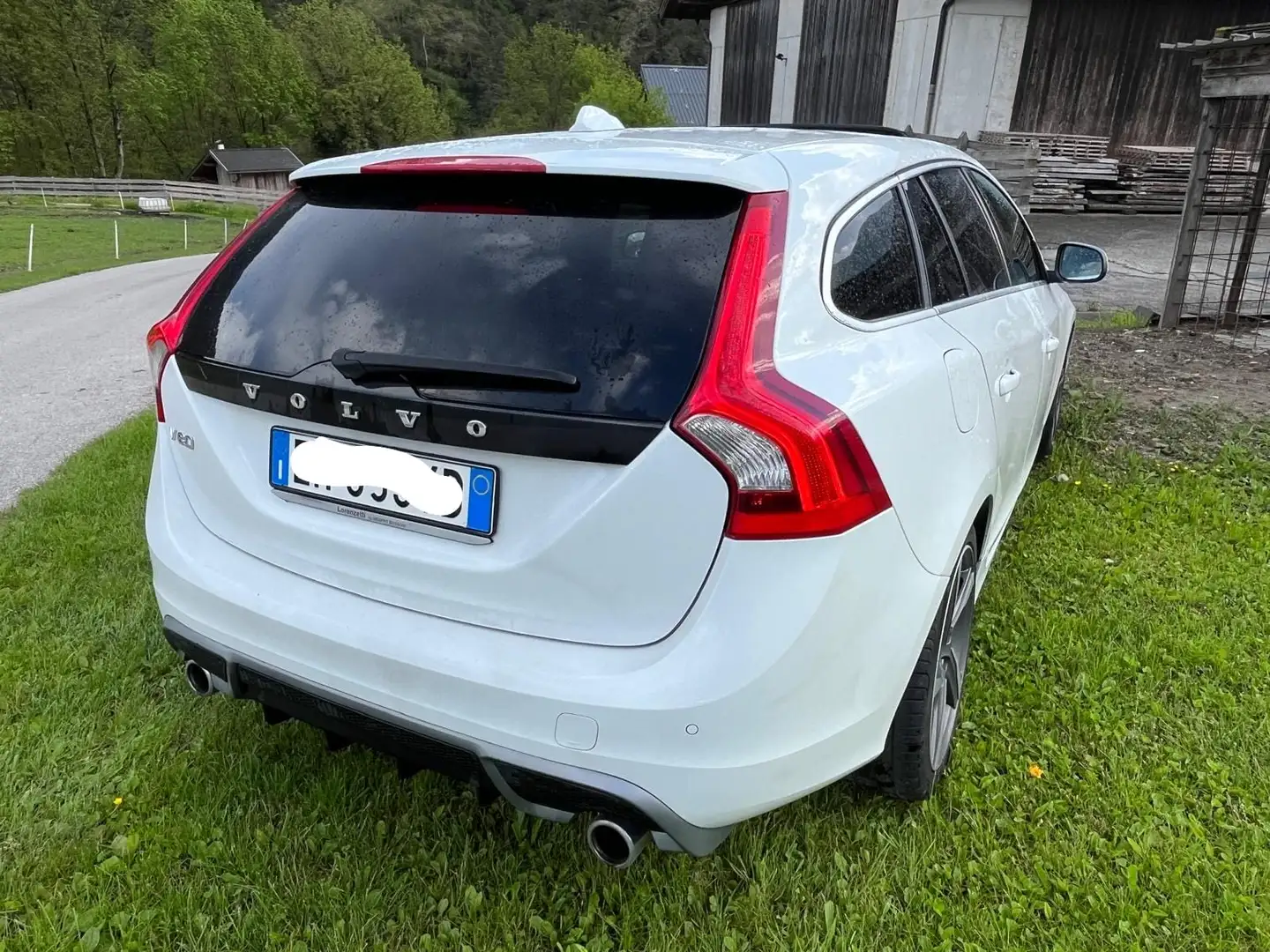 Volvo V60 2.4 d5 R-design awd geartronic - 2