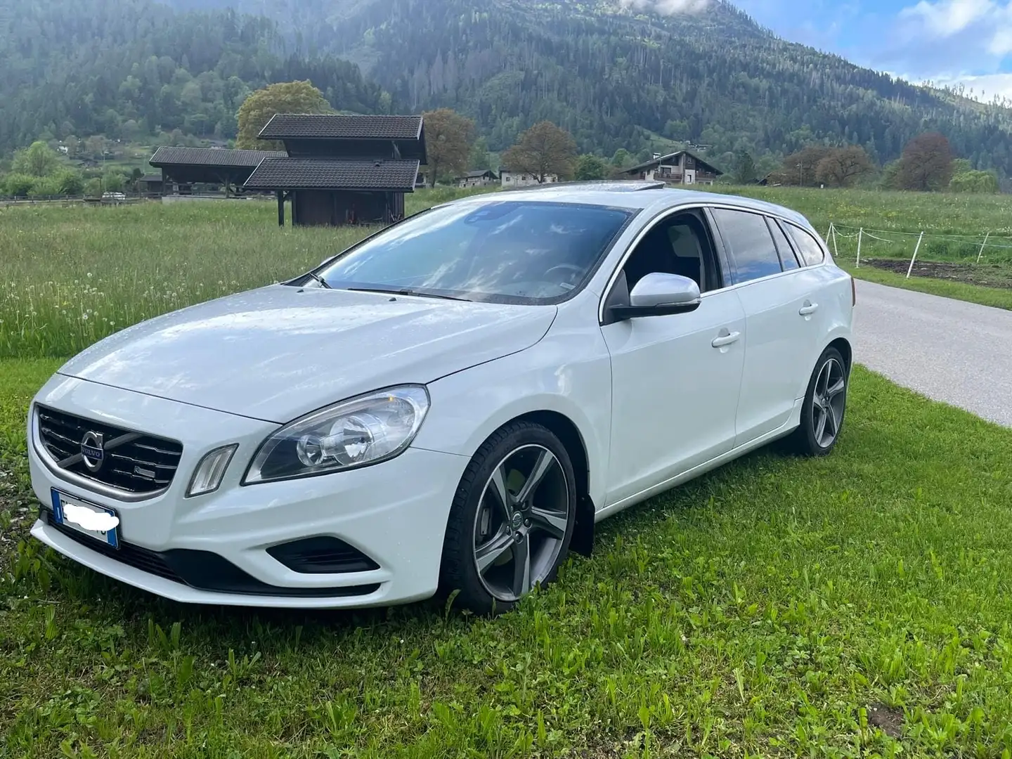 Volvo V60 2.4 d5 R-design awd geartronic - 1