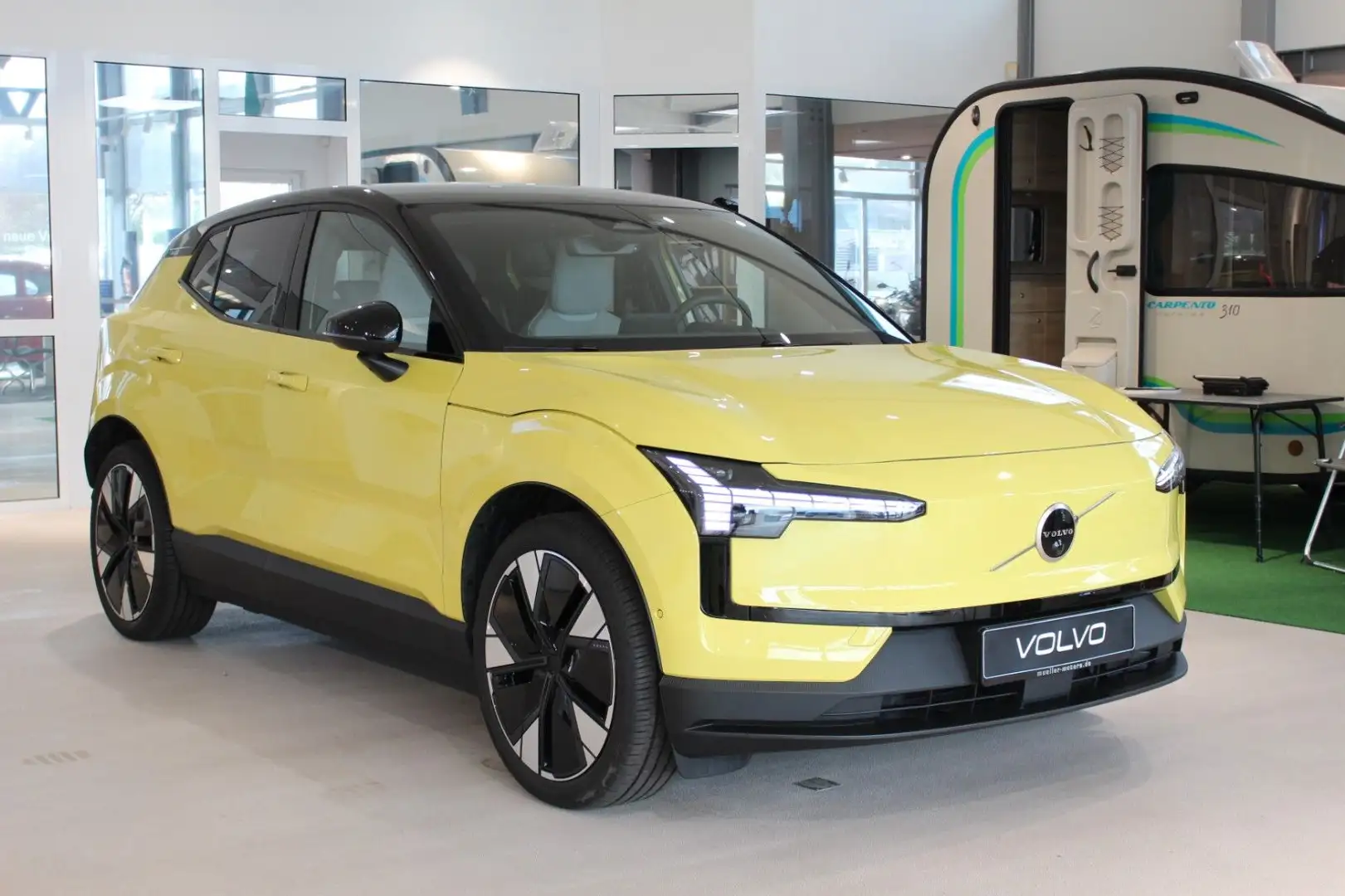 Volvo EX30 Ultra Single Motor Extended Range +harman+ Jaune - 2
