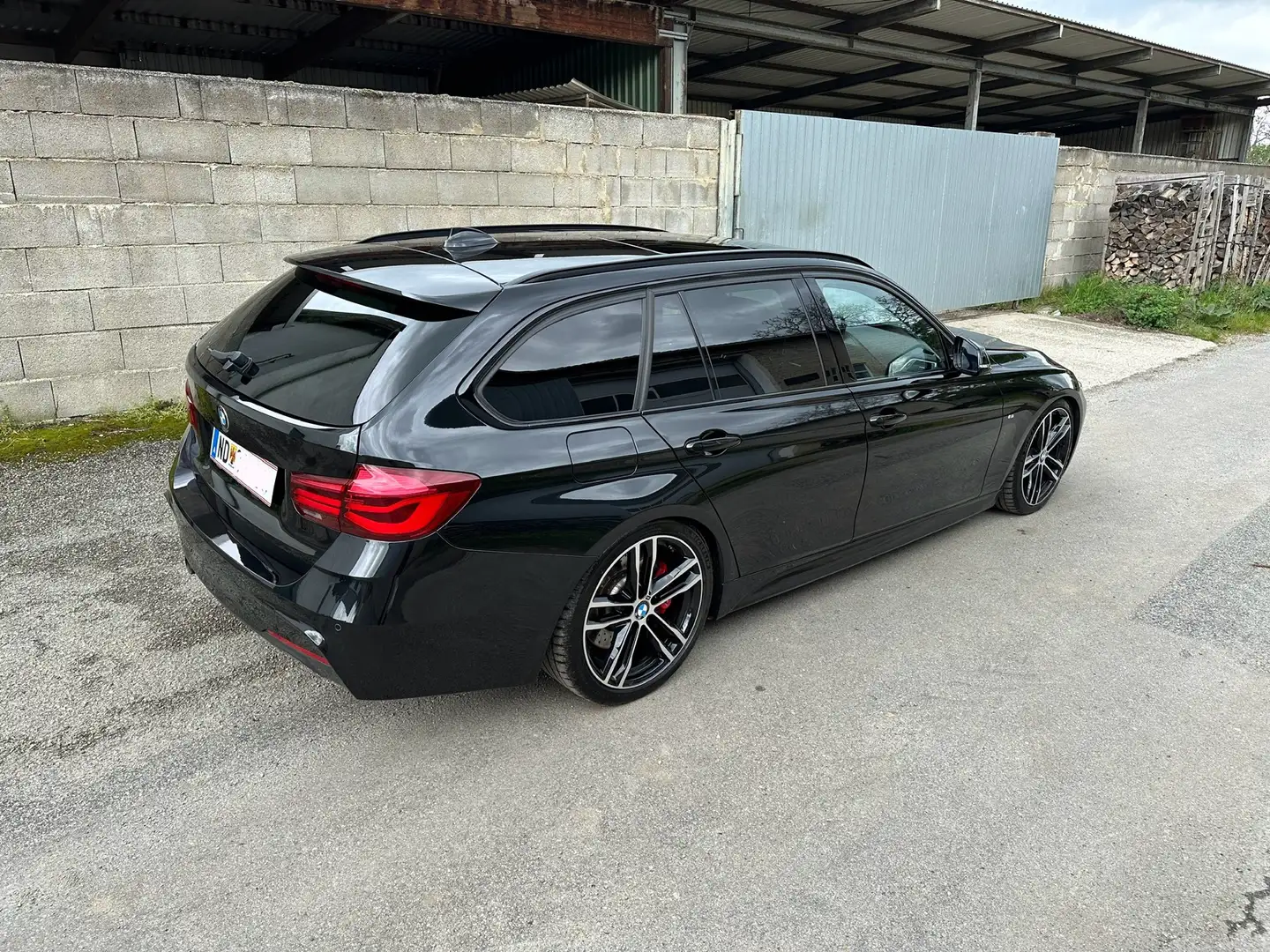 BMW 320 320d Touring M Sport Aut. Schwarz - 2