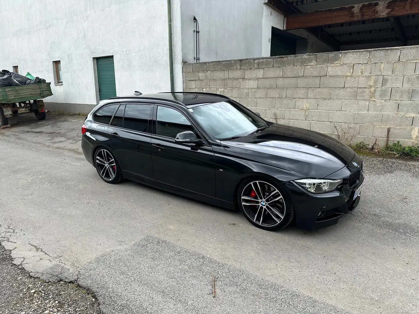 BMW 320 320d Touring M Sport Aut. Schwarz - 1