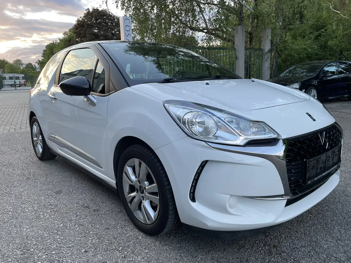 DS Automobiles DS 3 DS3 PureTech 82 Chic Weiß - 2