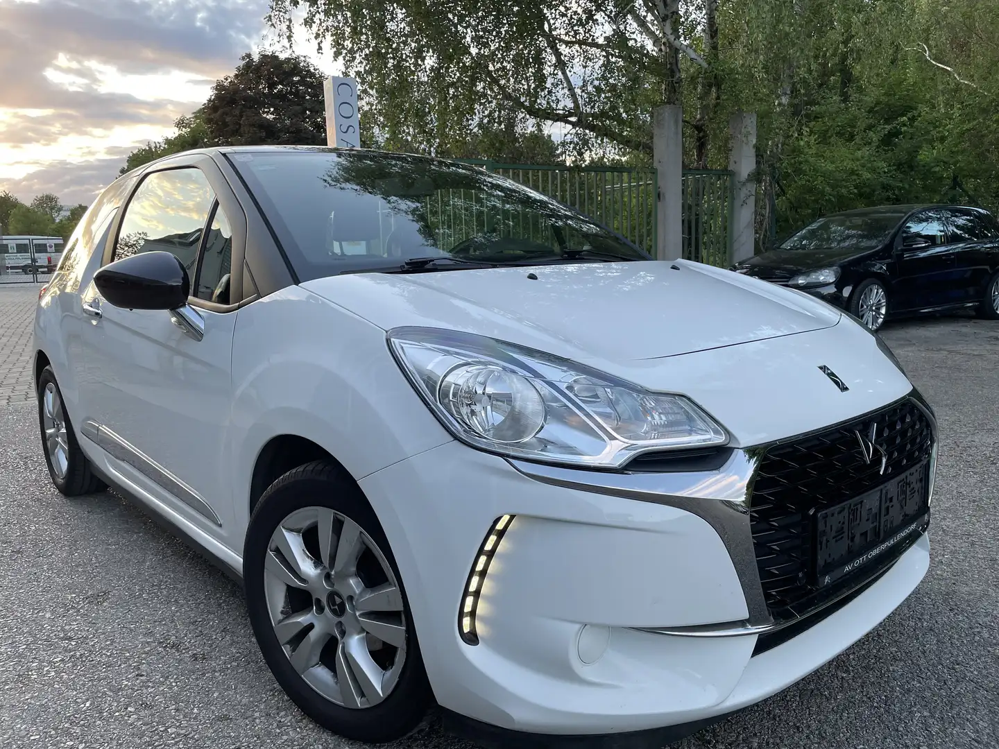 DS Automobiles DS 3 DS3 PureTech 82 Chic Weiß - 1