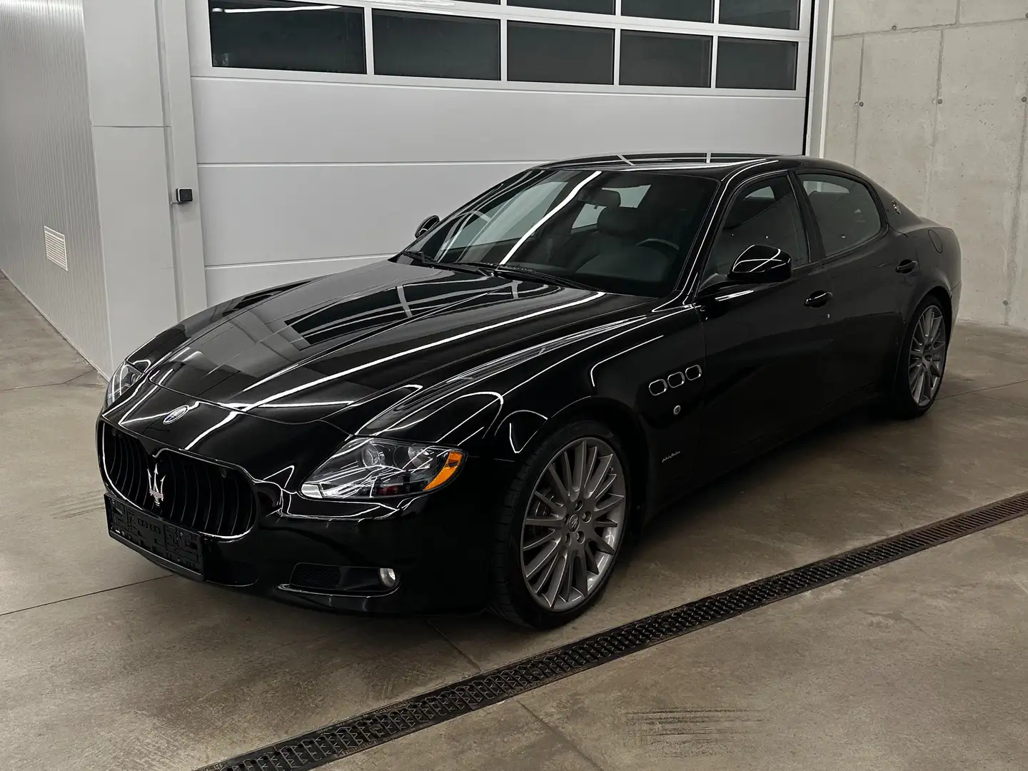Maserati Quattroporte Quattroporte Sport GT S, M 139 Schwarz - 1