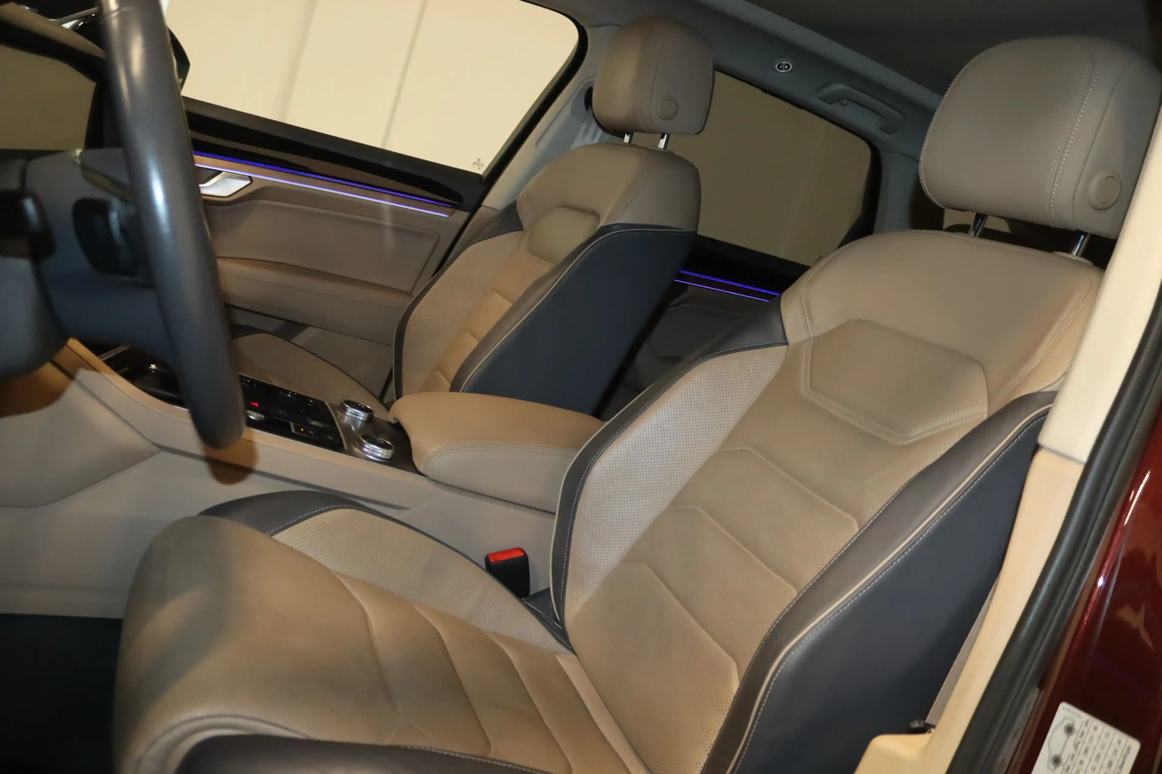 Volkswagen Touareg R Line Black 4M.-PANO-SOFT-LUFT-MATRIX- — photo 10