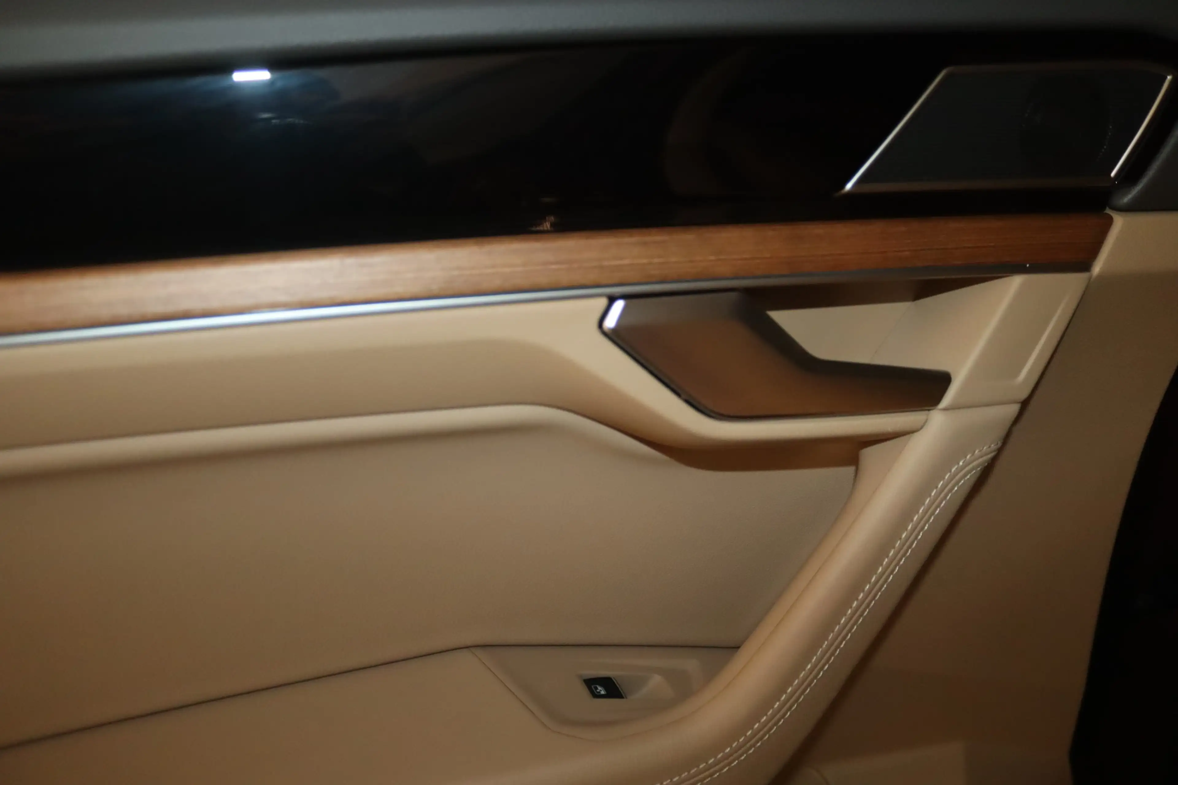 Volkswagen Touareg R Line Black 4M.-PANO-SOFT-LUFT-MATRIX- — photo 15