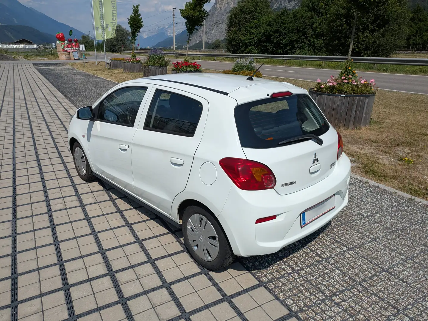 Mitsubishi Space Star Space Star 1,0 MIVEC Inform AS Weiß - 2