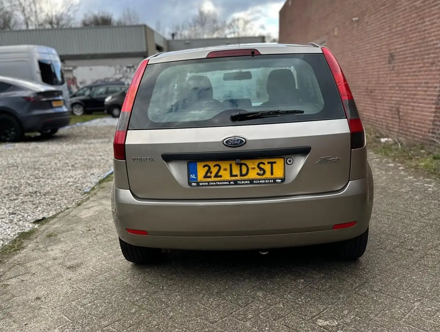 Ford Fiesta Fiesta 1.4-16V Trend Zilver - 2