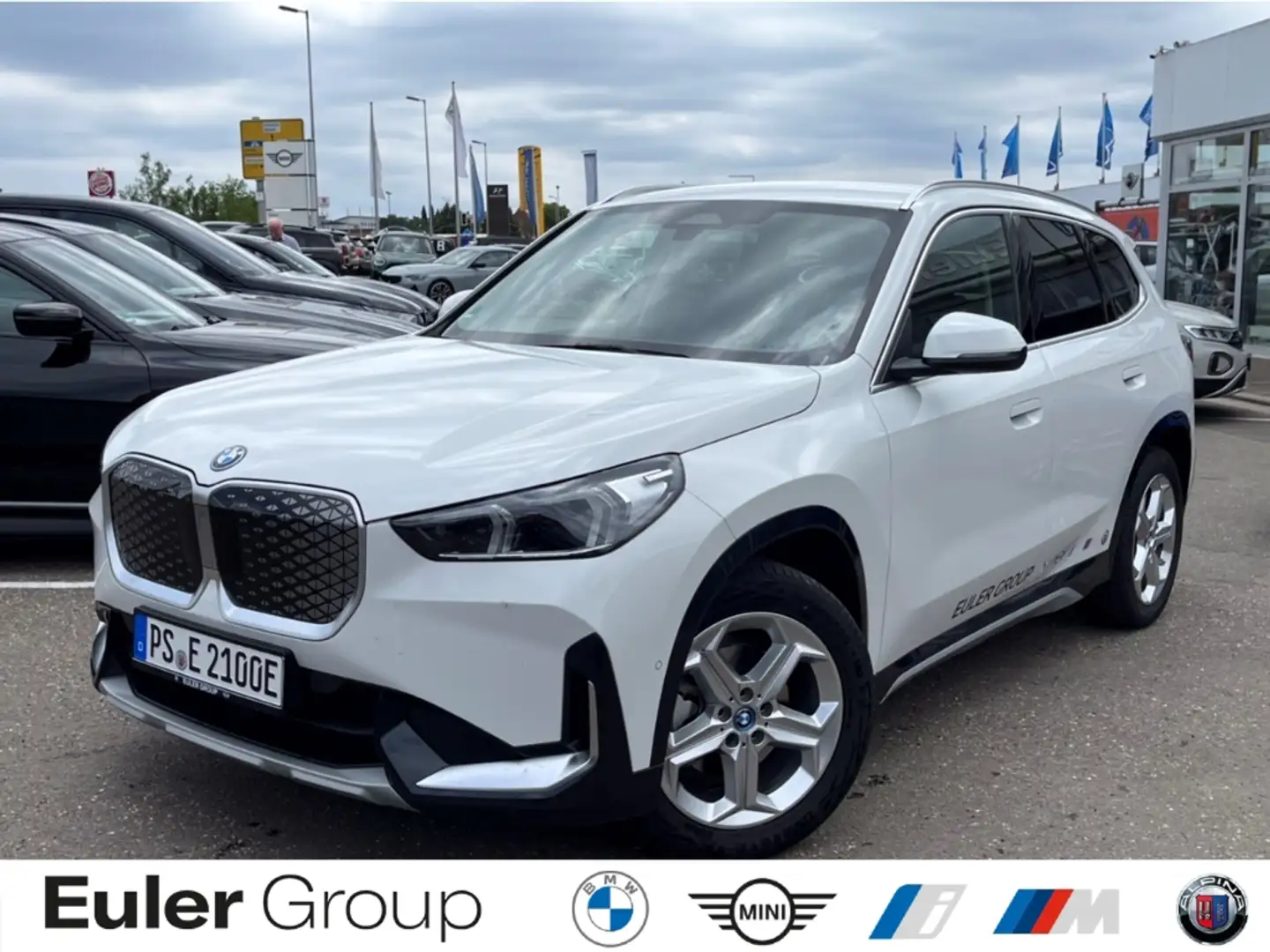 BMW iX1 eDrive20 AHK-klappbar AHK Navi Digitales Cockpit S Weiß - 1