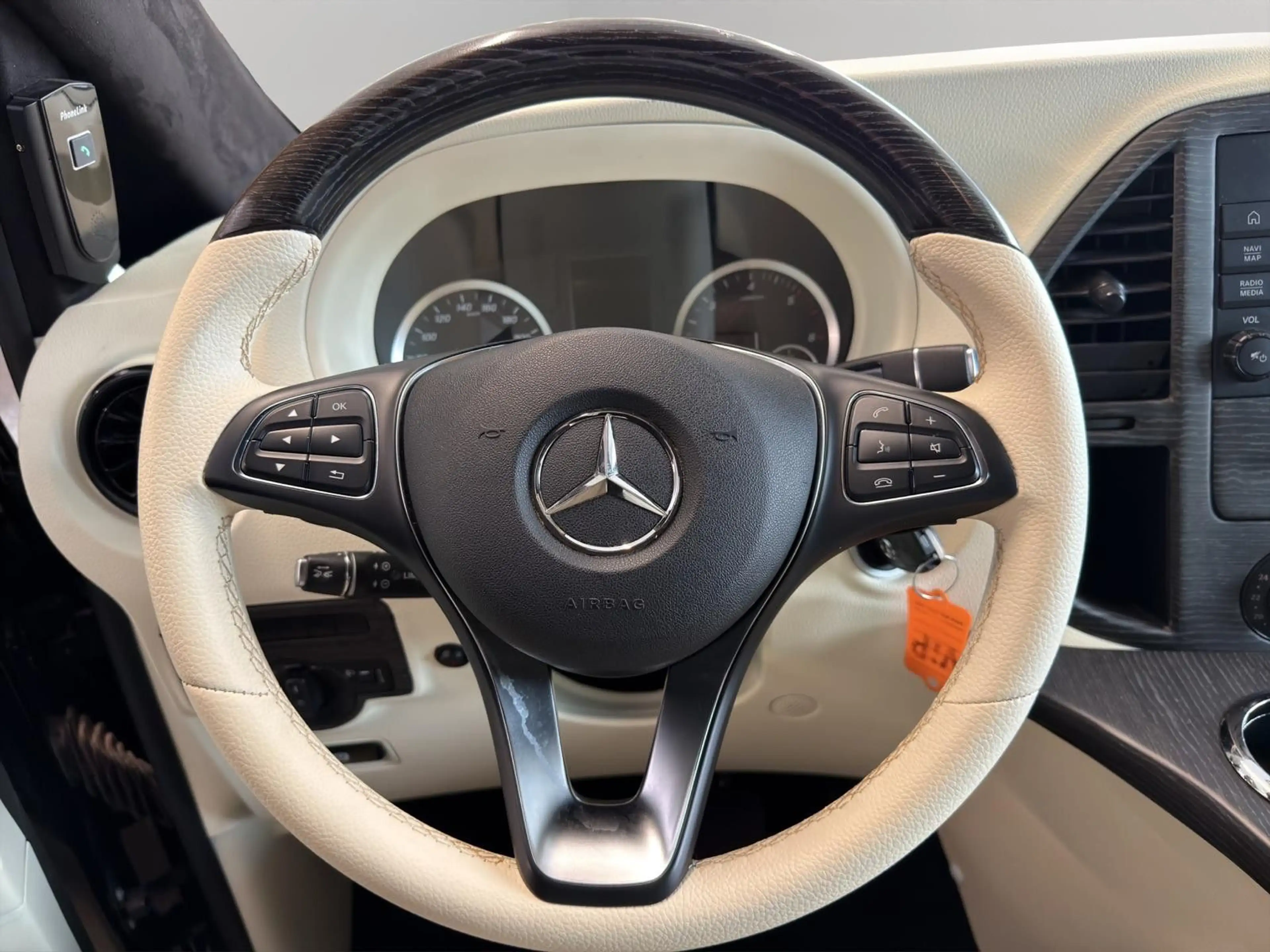 Mercedes-Benz Vito Extralang LUXUS VIP umbau*6 SITZER*LEDER*TV — photo 15