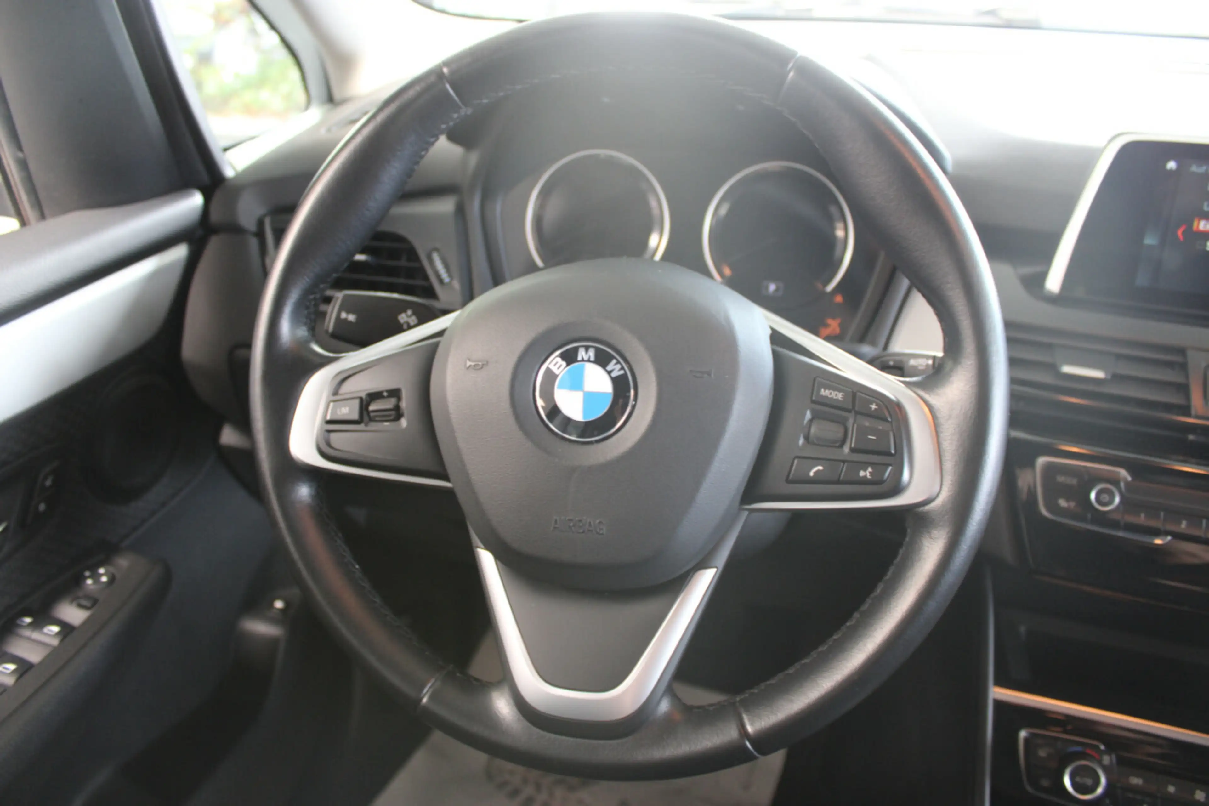 BMW 225 xe iPerformance — photo 9