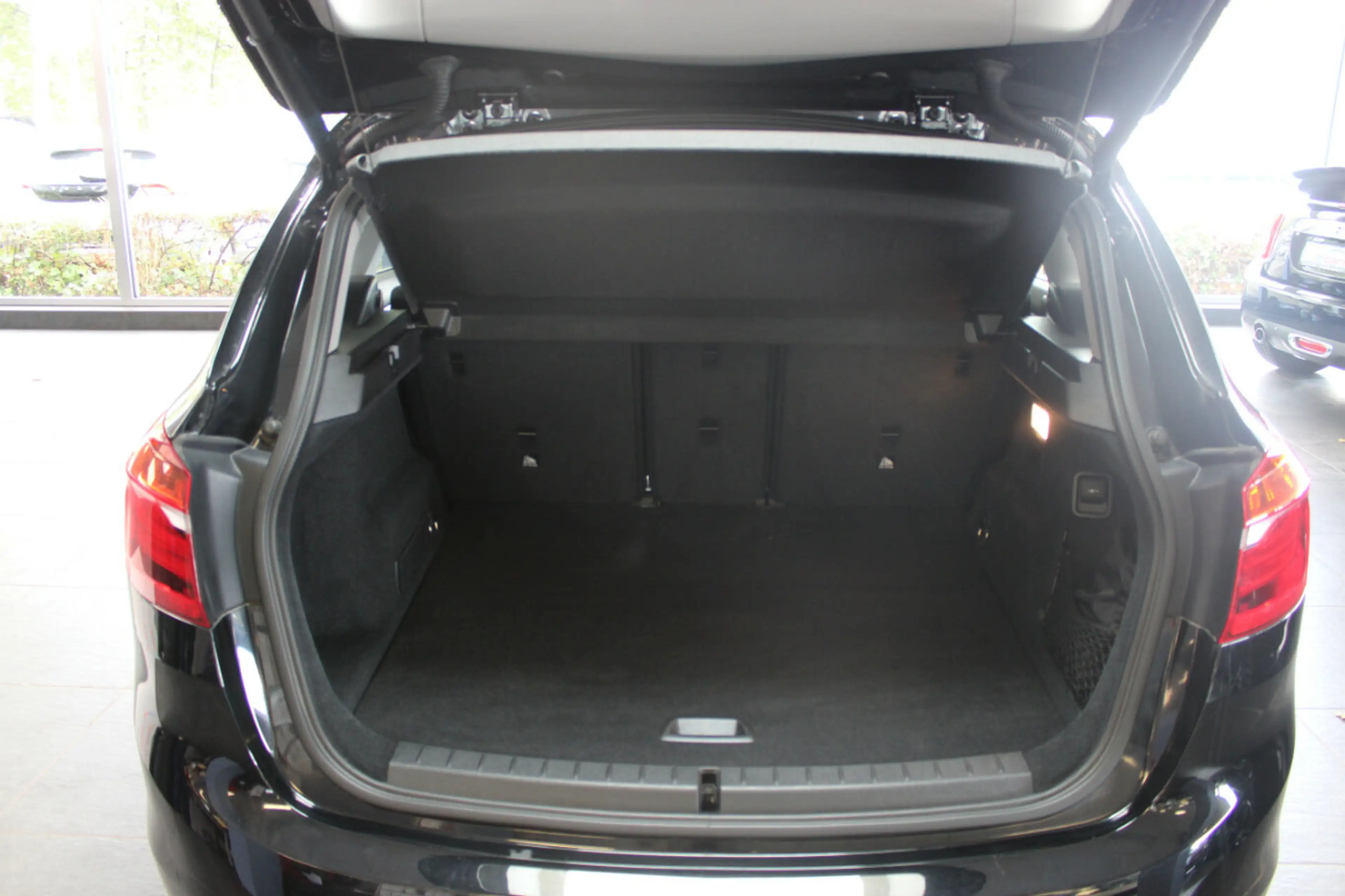 BMW 225 xe iPerformance — photo 6