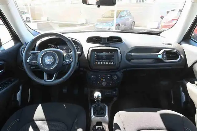 Jeep Renegade view 11