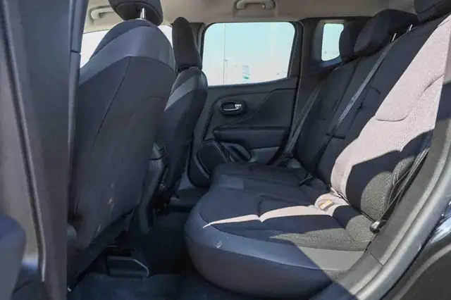 Jeep Renegade view 15
