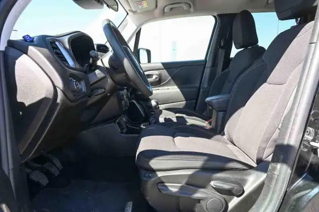 Jeep Renegade view 13