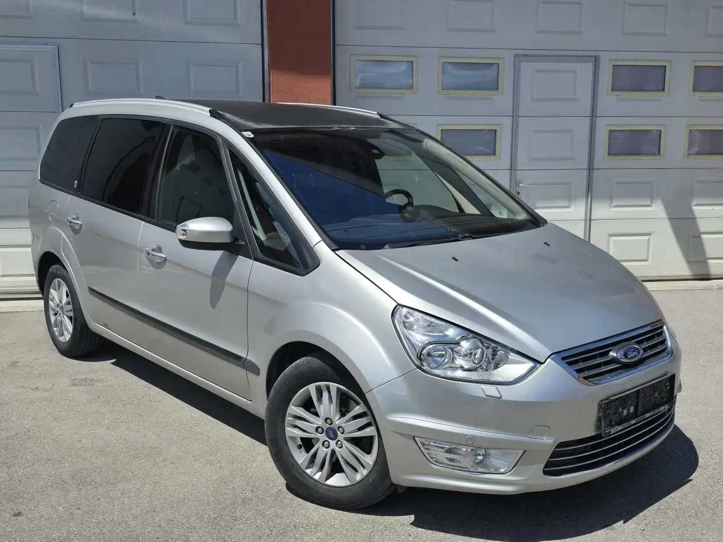 Ford Galaxy Galaxy Ghia 2,0 TDCi DPF Aut. Silber - 2