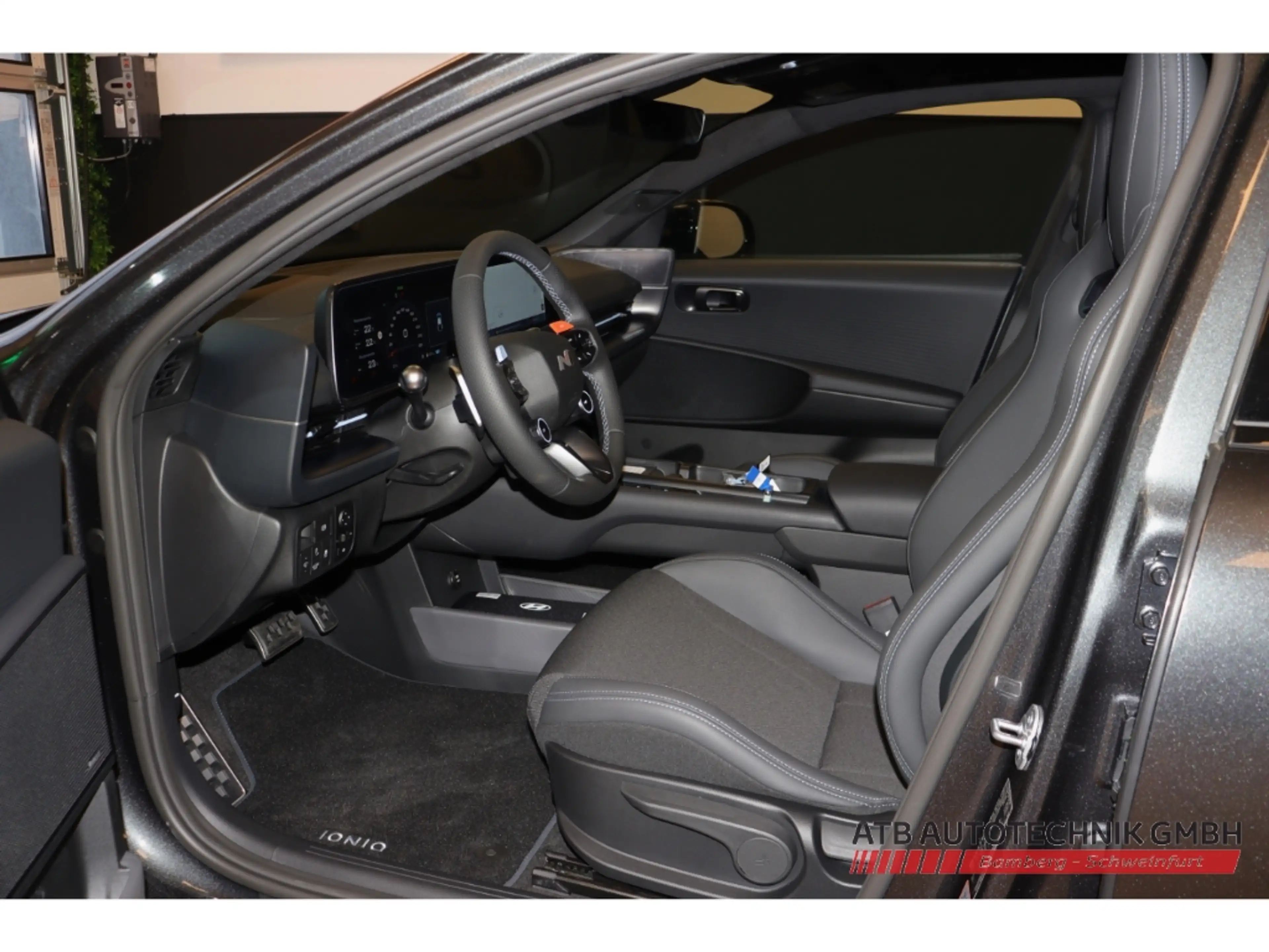 Hyundai IONIQ 6 84kWh 609PS 4WD Sitzpaket Panoramadach — photo 6
