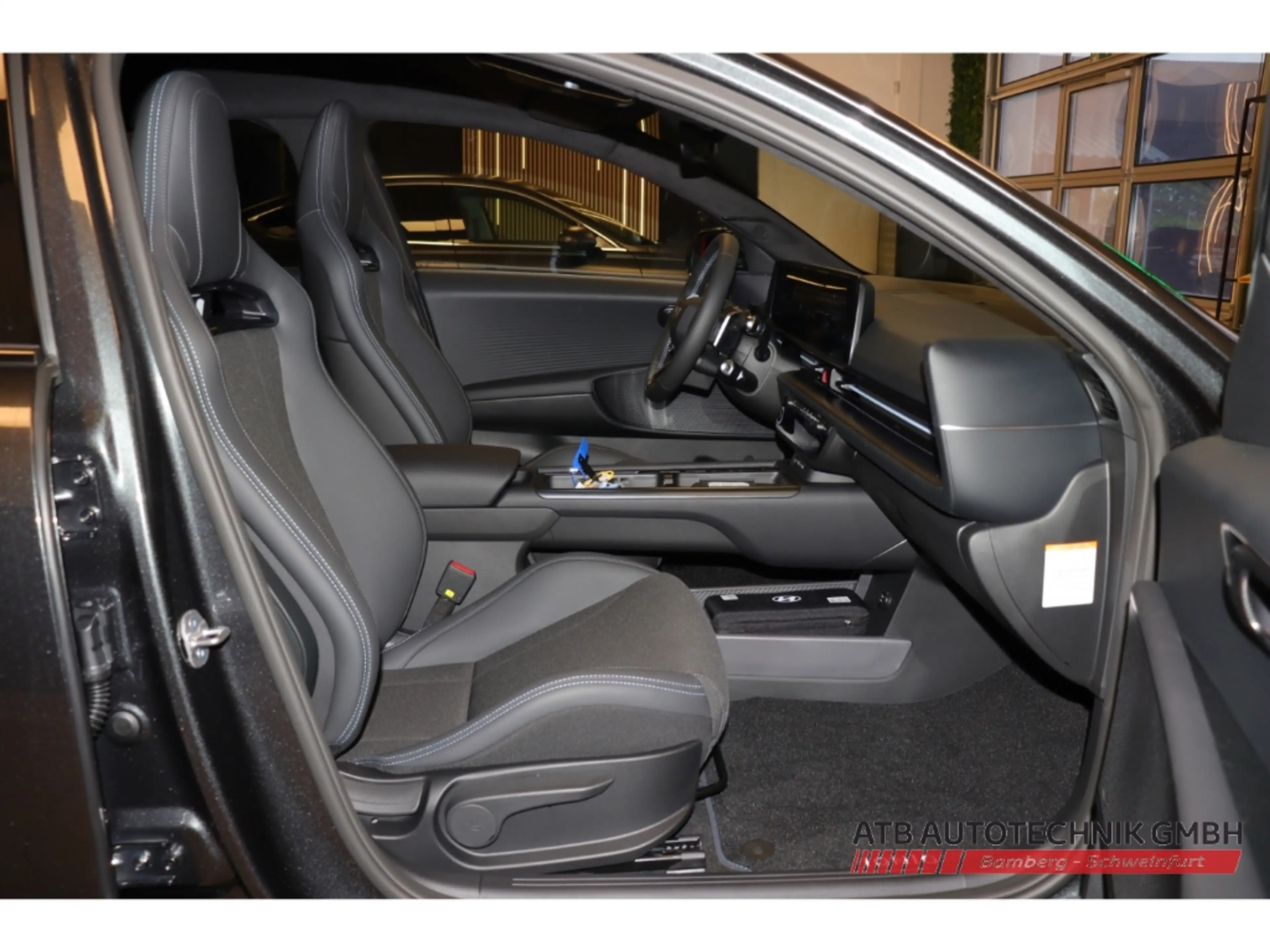 Hyundai IONIQ 6 84kWh 609PS 4WD Sitzpaket Panoramadach — photo 12