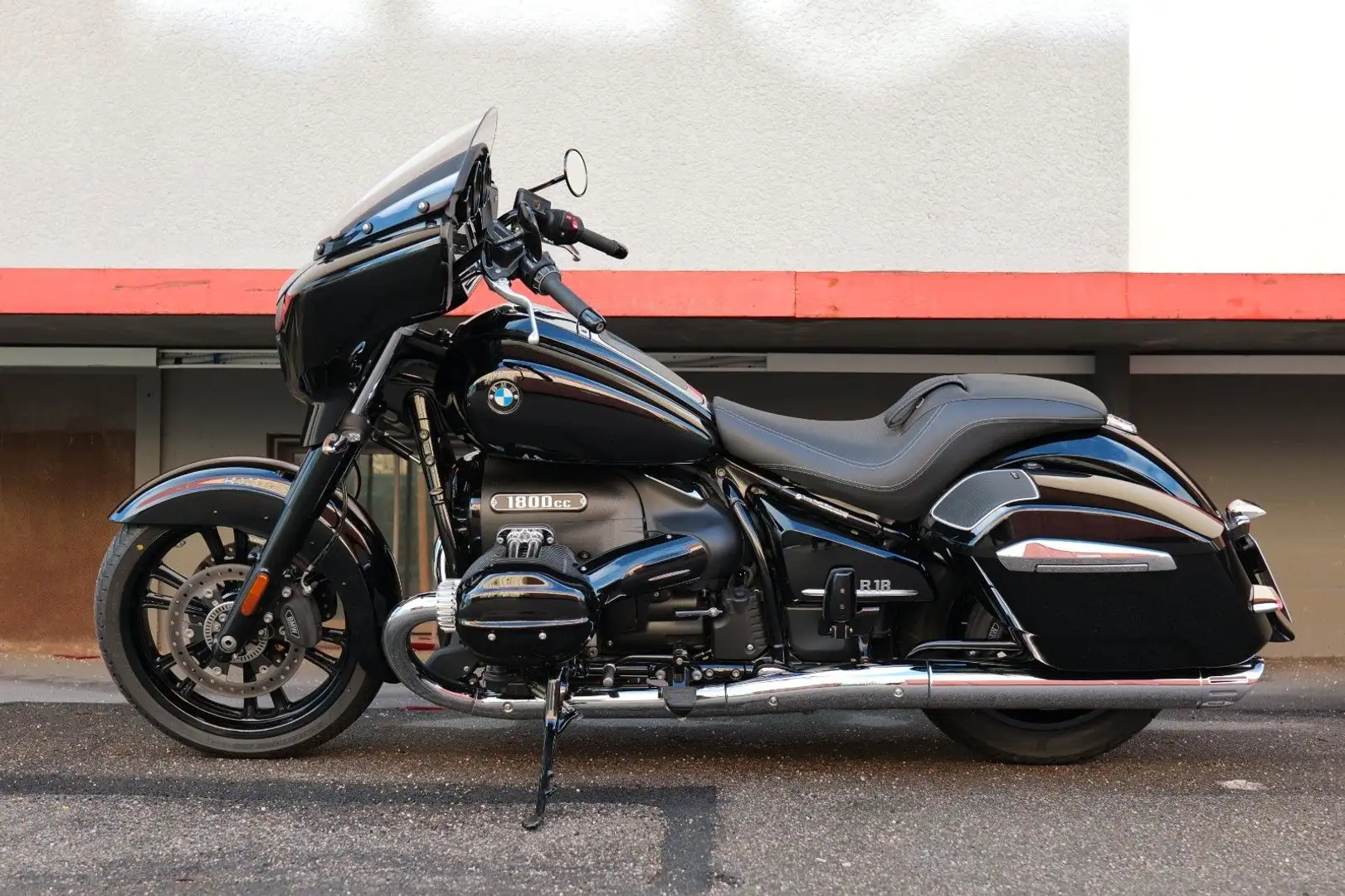 BMW R 18 B agger *Oil Inclusive* crna - 1