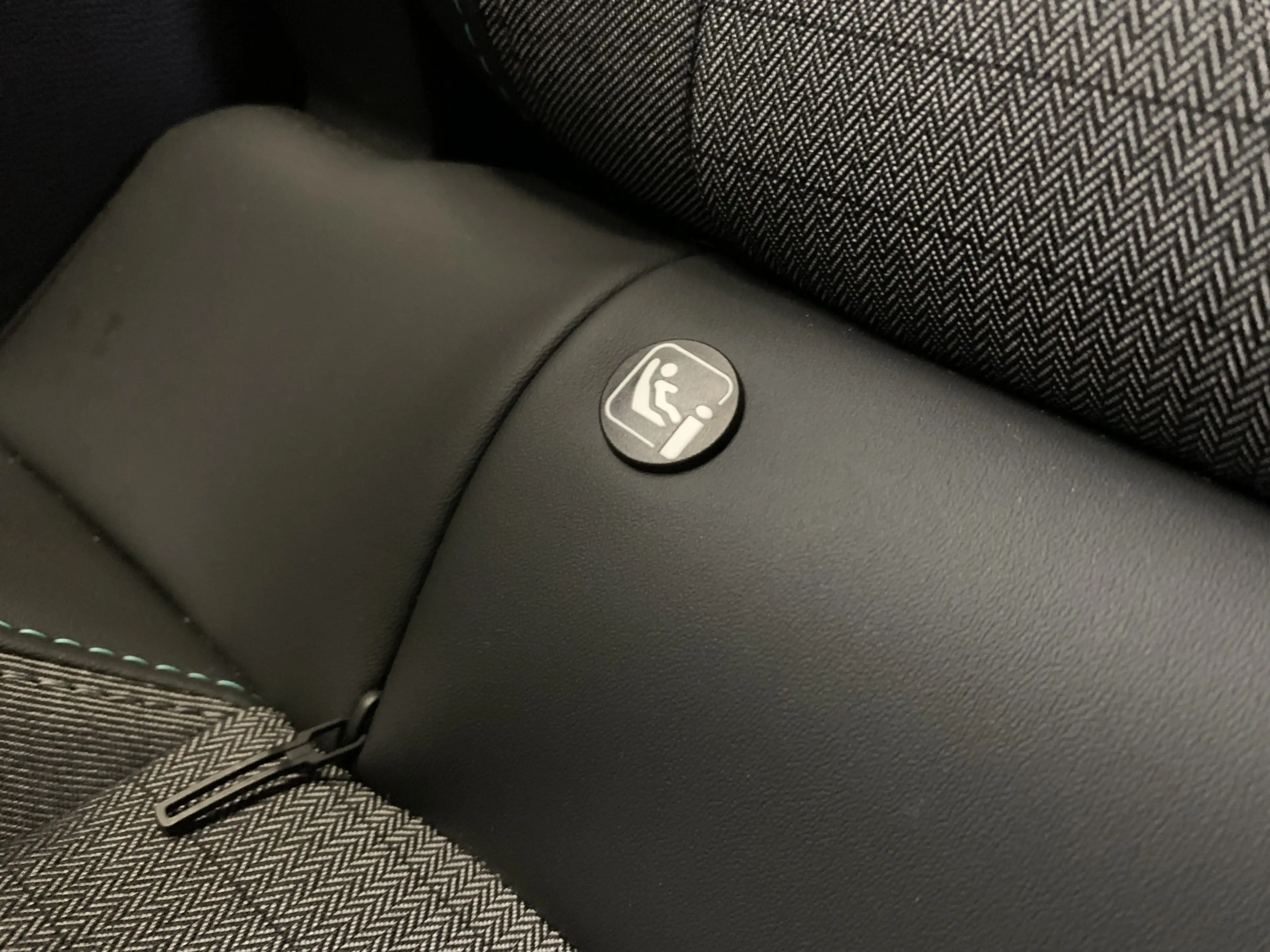 Peugeot 208 1.2 PureTech Allure 100PK LEDER-CAMERA-NAVI by CAR — photo 37