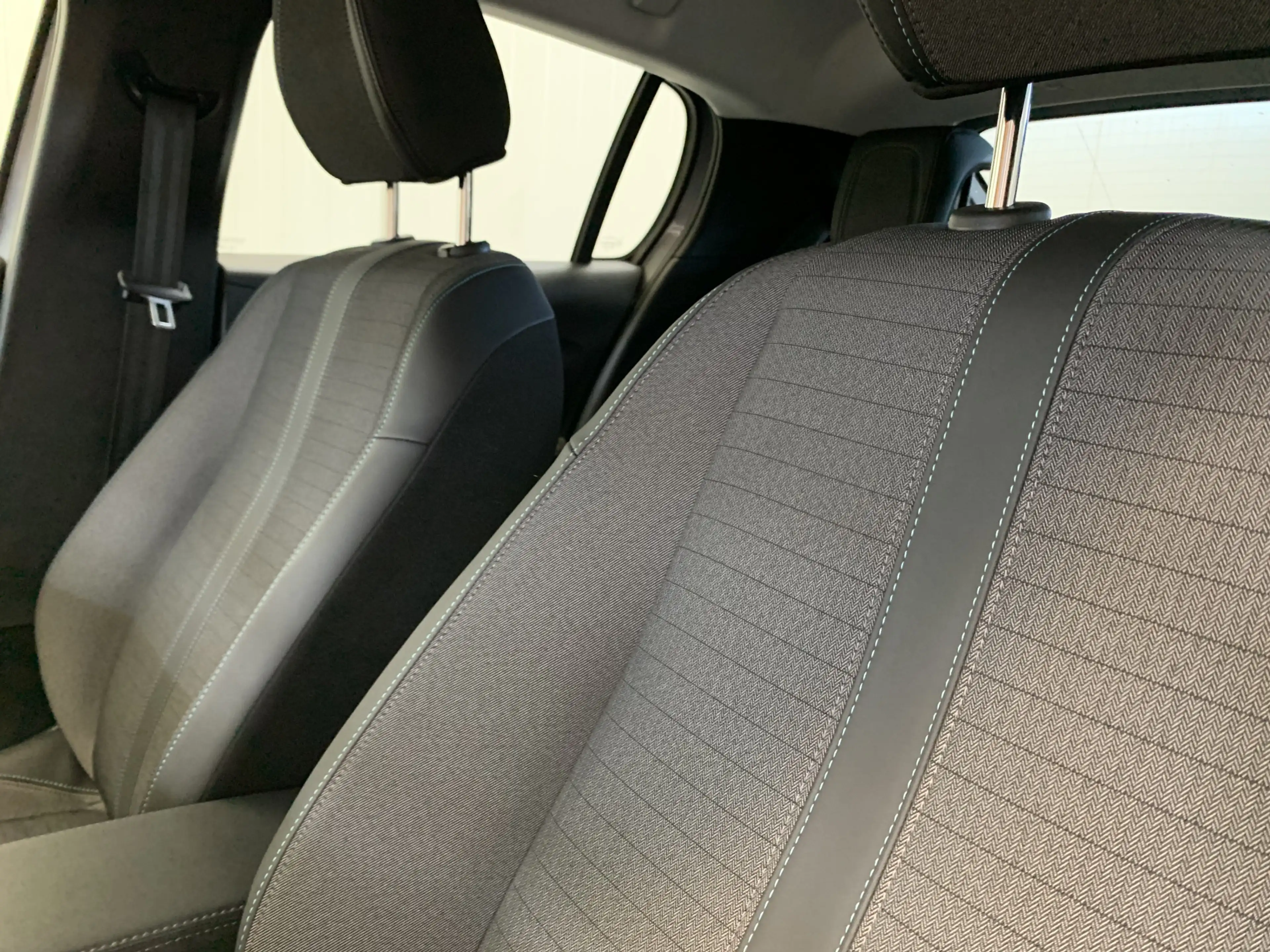 Peugeot 208 1.2 PureTech Allure 100PK LEDER-CAMERA-NAVI by CAR — photo 33