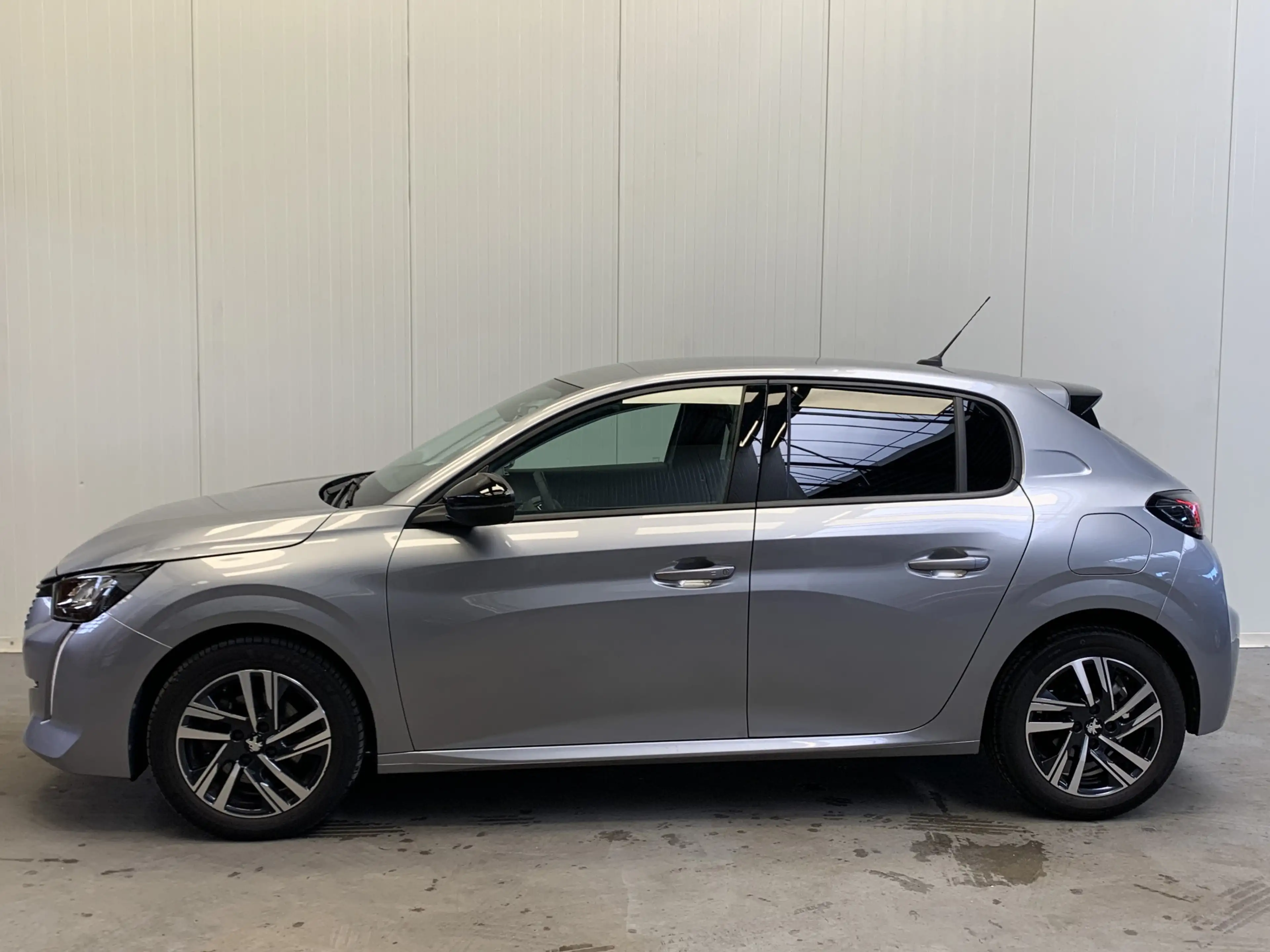 Peugeot 208 1.2 PureTech Allure 100PK LEDER-CAMERA-NAVI by CAR — photo 4