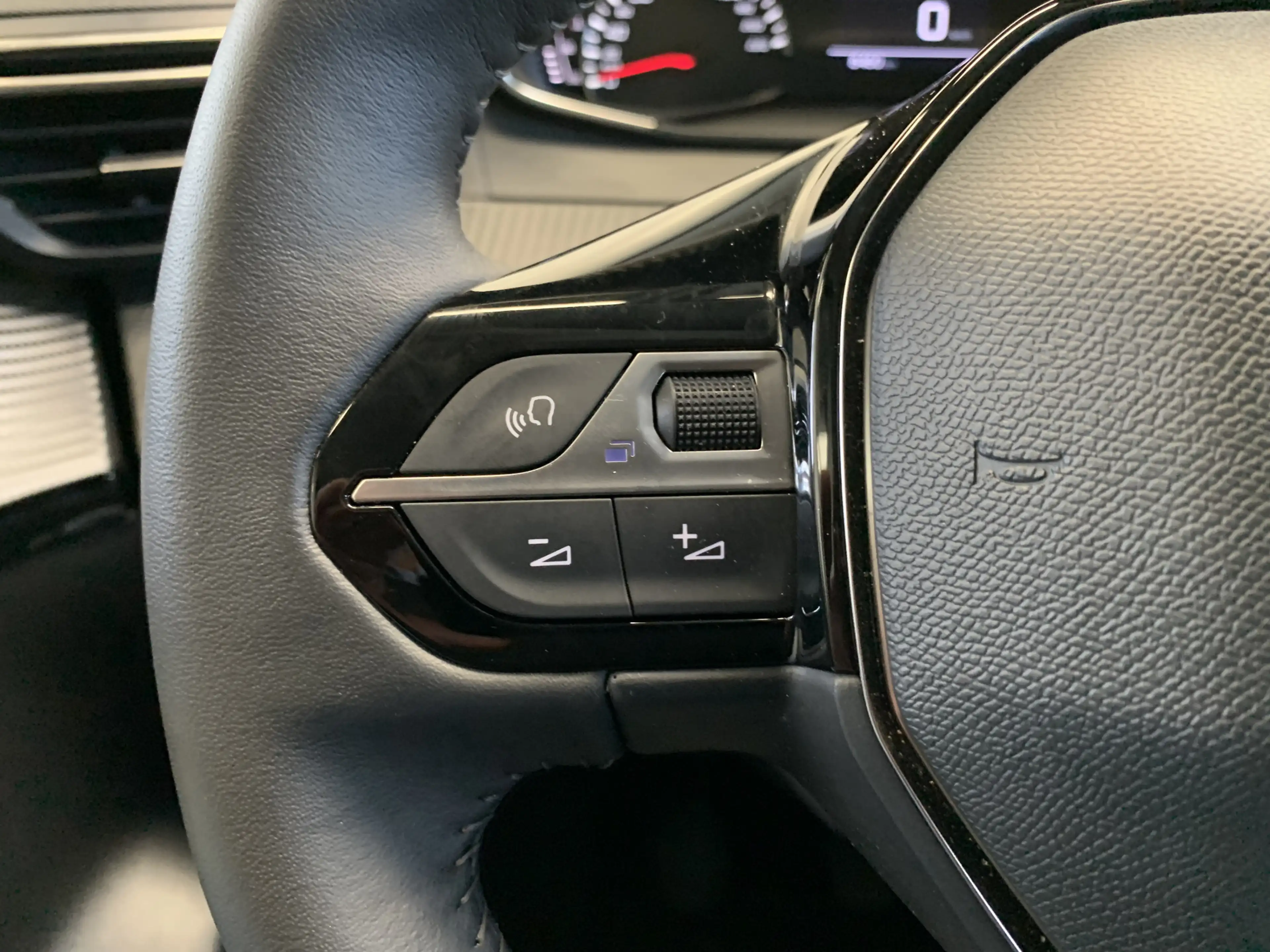 Peugeot 208 1.2 PureTech Allure 100PK LEDER-CAMERA-NAVI by CAR — photo 18