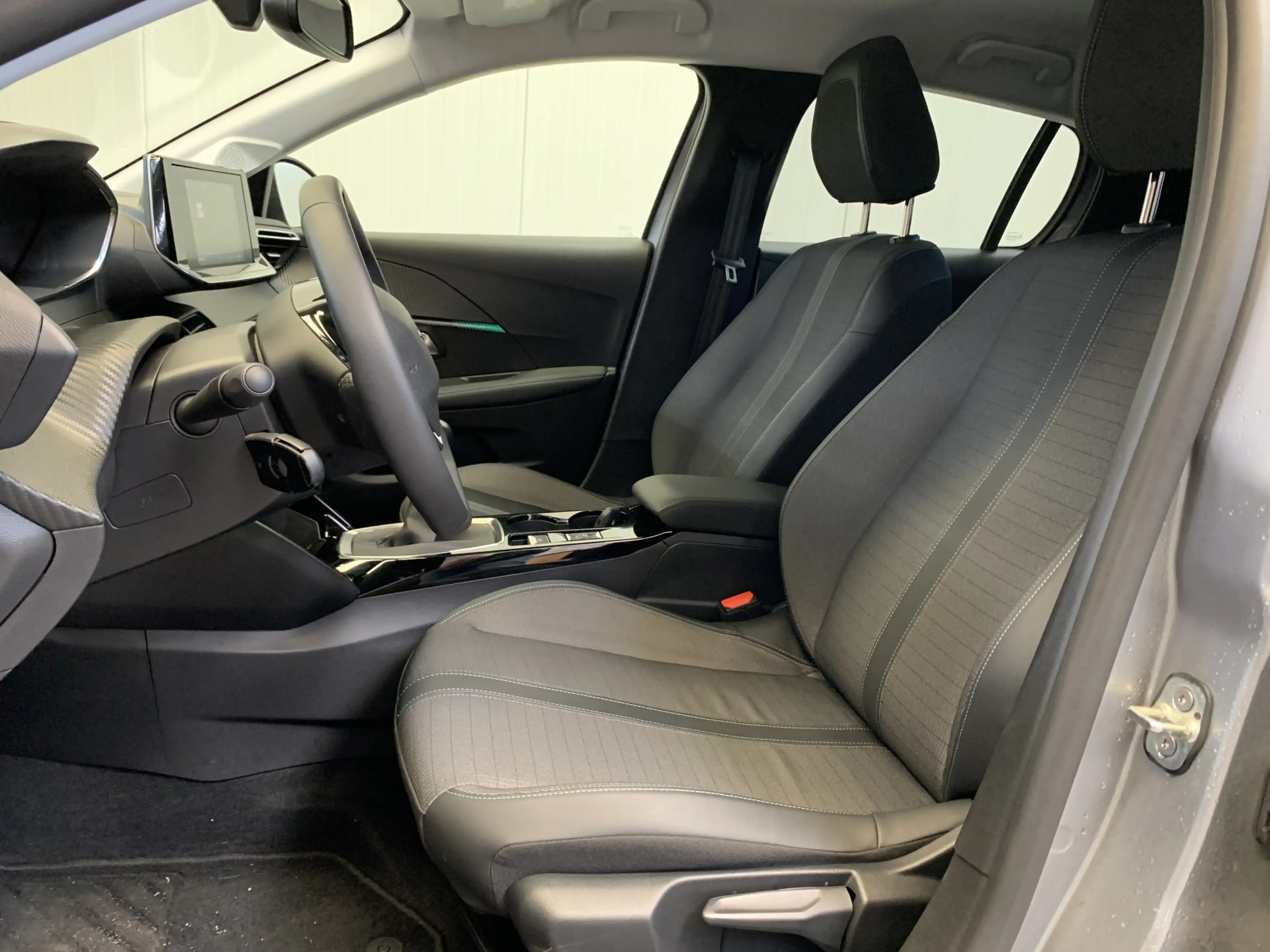 Peugeot 208 1.2 PureTech Allure 100PK LEDER-CAMERA-NAVI by CAR — photo 32