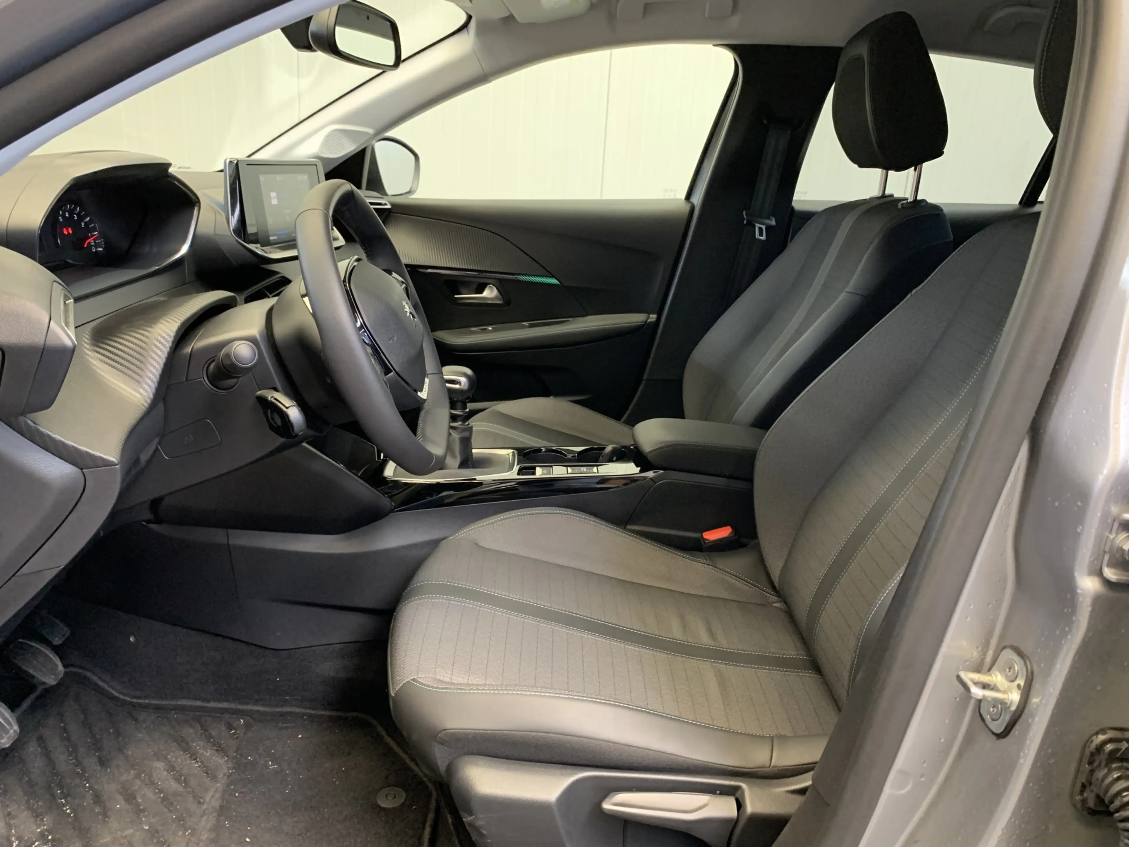 Peugeot 208 1.2 PureTech Allure 100PK LEDER-CAMERA-NAVI by CAR — photo 3