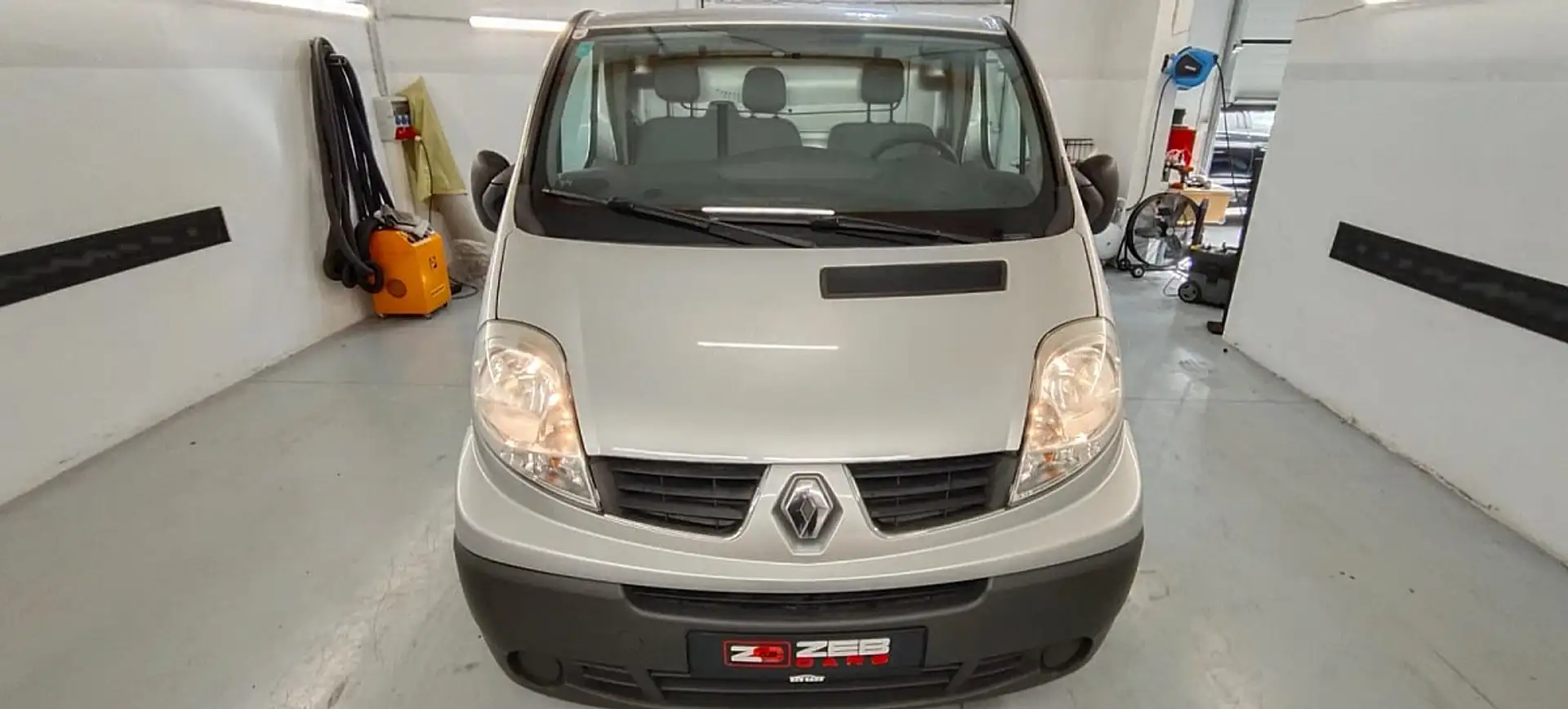 Renault Trafic Trafic L1H1 2,7t 2,0 dCi Grau - 2
