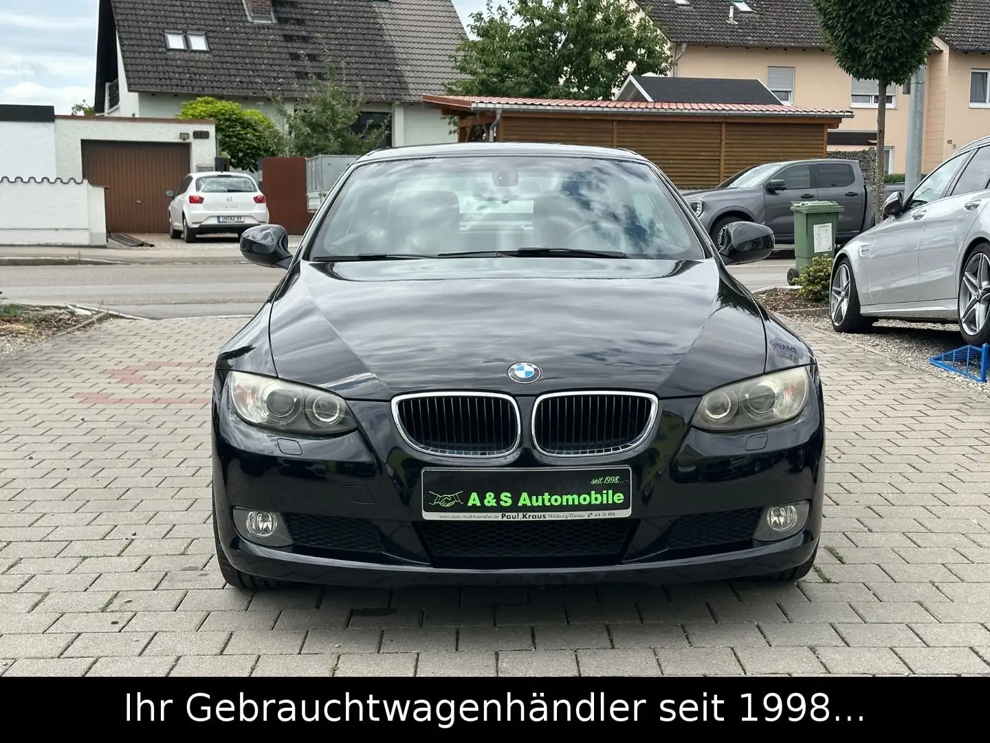 BMW 320 i Cabrio *BI-XENON/SHZ/PDC/TEMPOMAT/AHK* Schwarz - 2