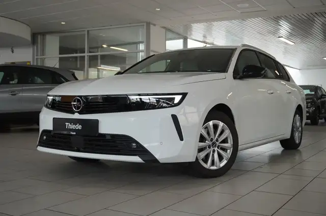 Opel Astra view 4