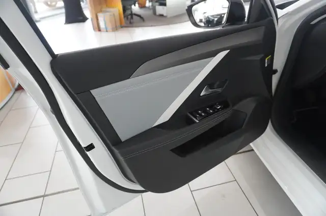 Opel Astra view 13