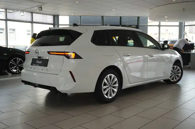 Opel Astra view 8
