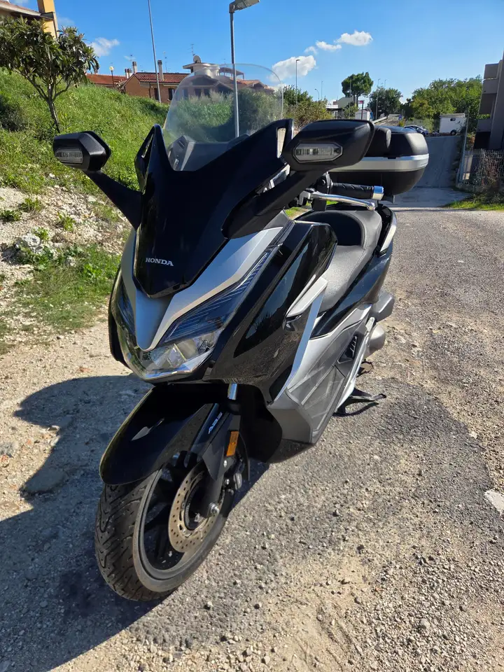 Honda Forza 300