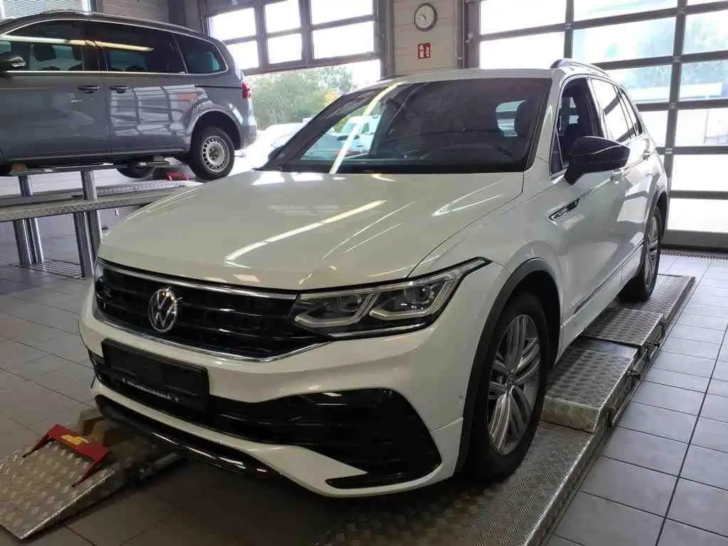 Volkswagen Tiguan R-Line 2.0 TDI*PANO*SH*KAM*AHK*APP*IQLED* Blanc - 1