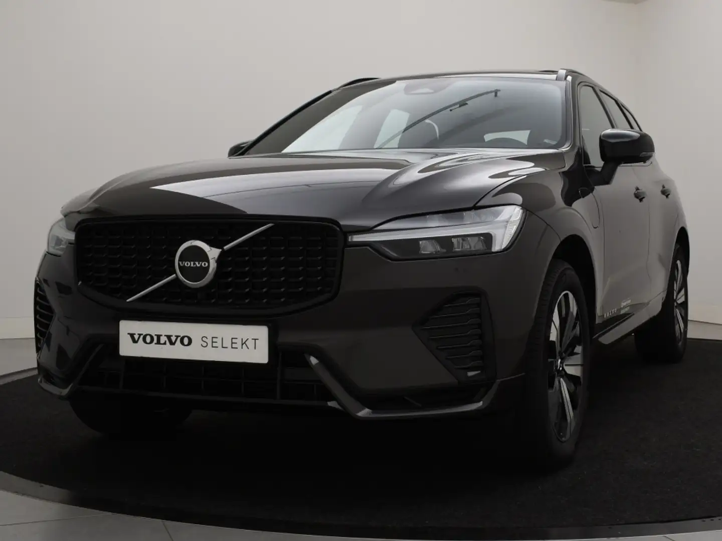 Volvo XC60 T6 PLUG-IN HYBRID PLUS DARK SCHUIFDAK CAMERA HARMA Grijs - 2