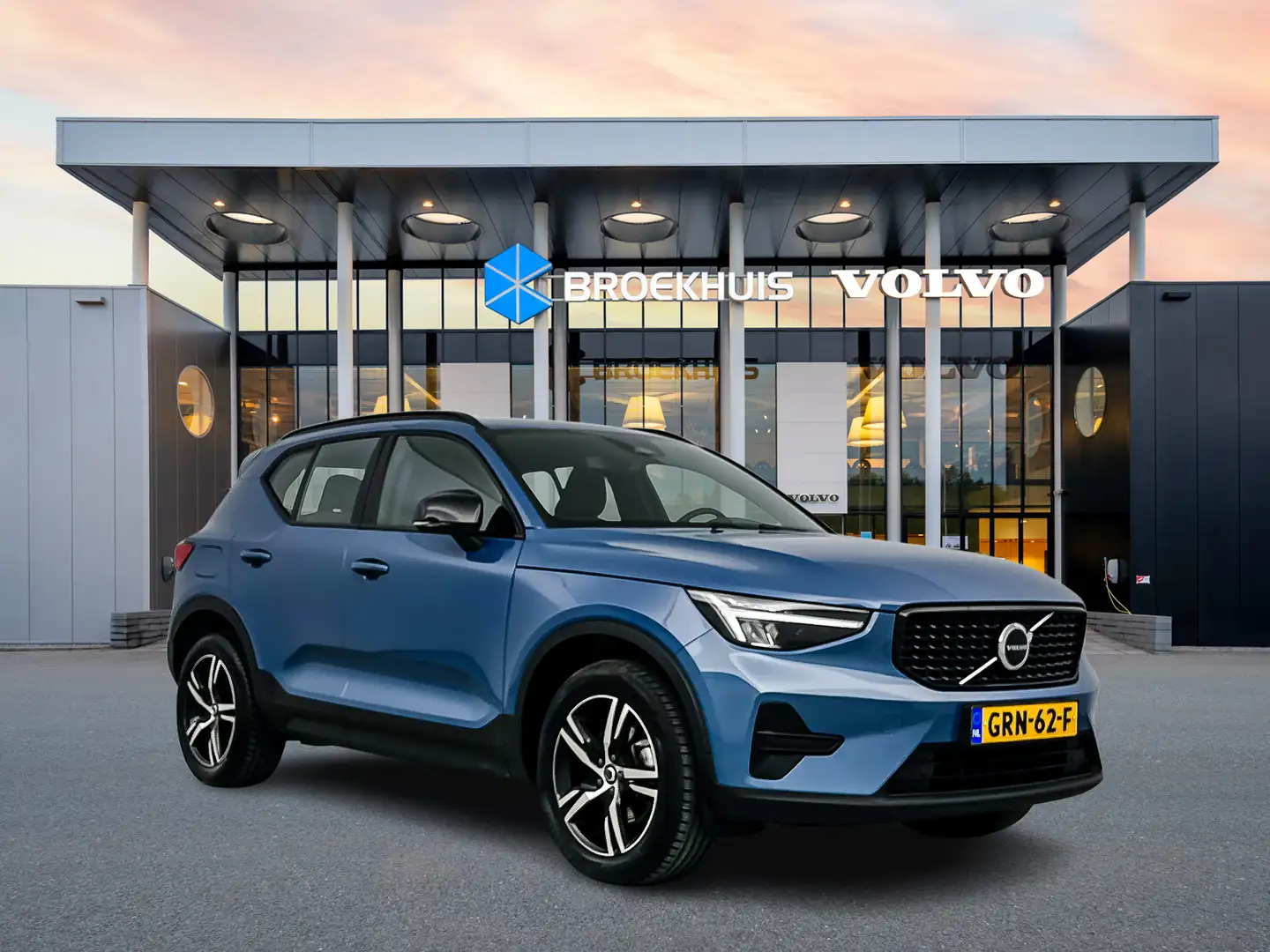 Volvo XC40 B4 Plus Dark | 18" | Trekhaak | Harman Kardon | El Bleu - 2