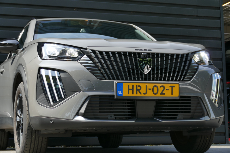 Peugeot e-2008 EV 156PK 54KWH ALLURE AUTOMAAT CAMERA V+A / 17"LMV — photo 9