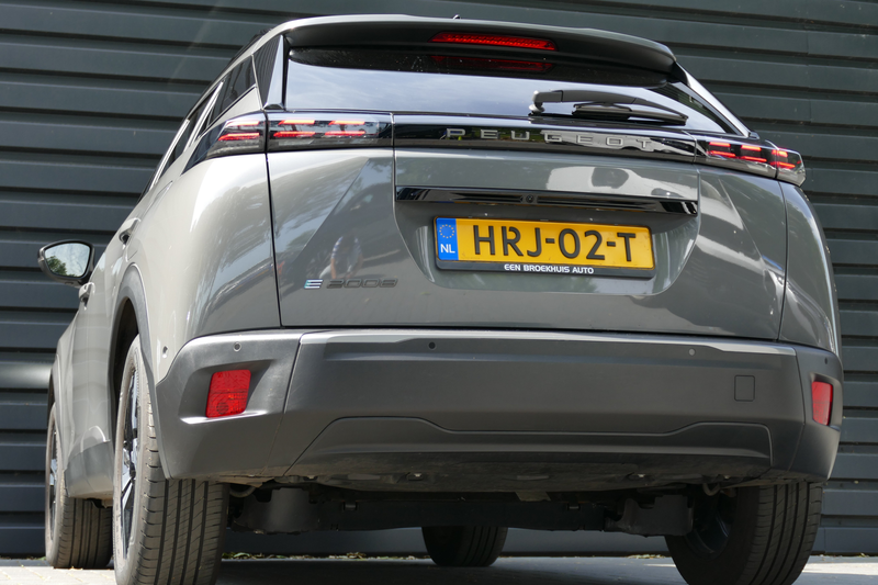 Peugeot e-2008 EV 156PK 54KWH ALLURE AUTOMAAT CAMERA V+A / 17"LMV — photo 8