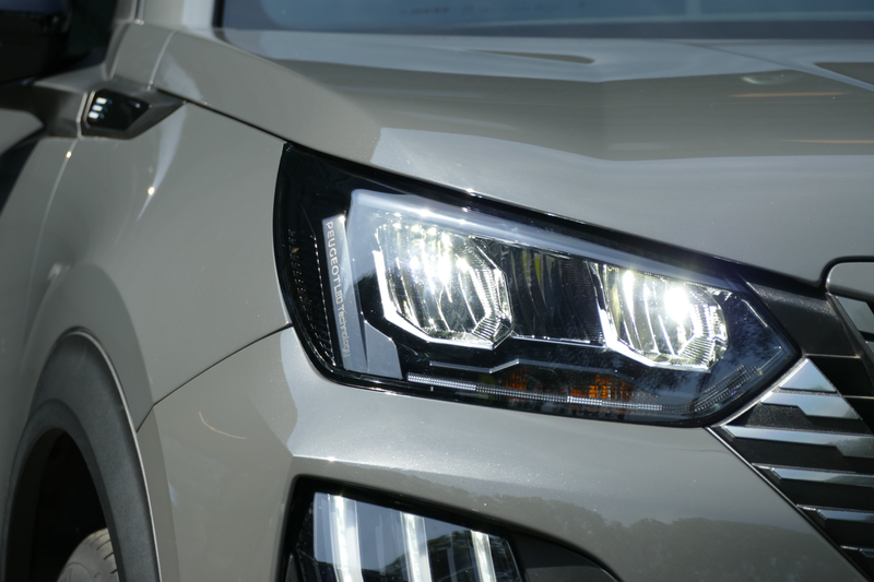 Peugeot e-2008 EV 156PK 54KWH ALLURE AUTOMAAT CAMERA V+A / 17"LMV — photo 10
