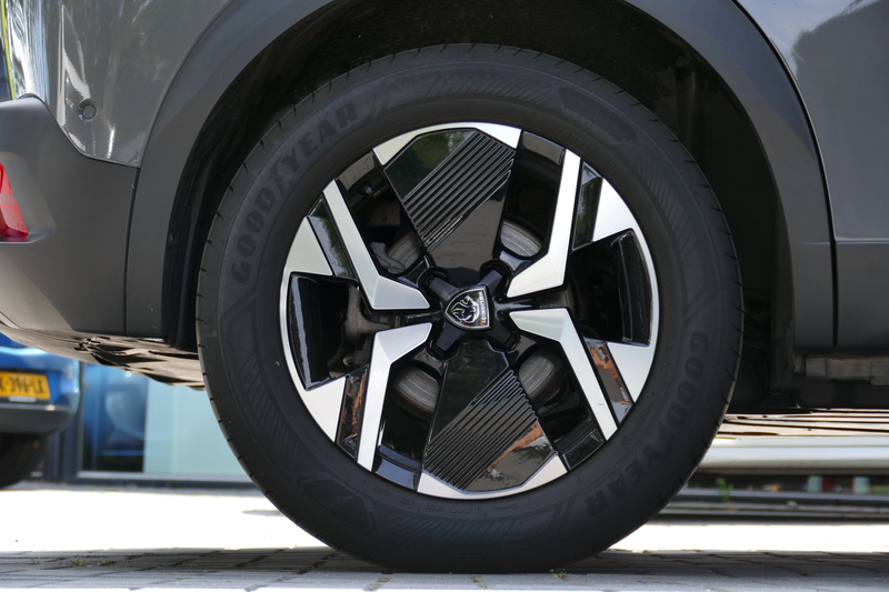 Peugeot e-2008 EV 156PK 54KWH ALLURE AUTOMAAT CAMERA V+A / 17"LMV — photo 13