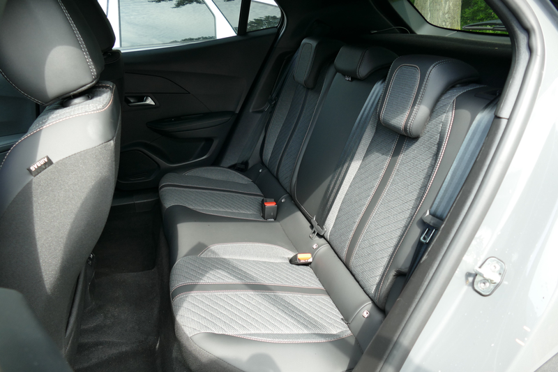Peugeot e-2008 EV 156PK 54KWH ALLURE AUTOMAAT CAMERA V+A / 17"LMV — photo 15