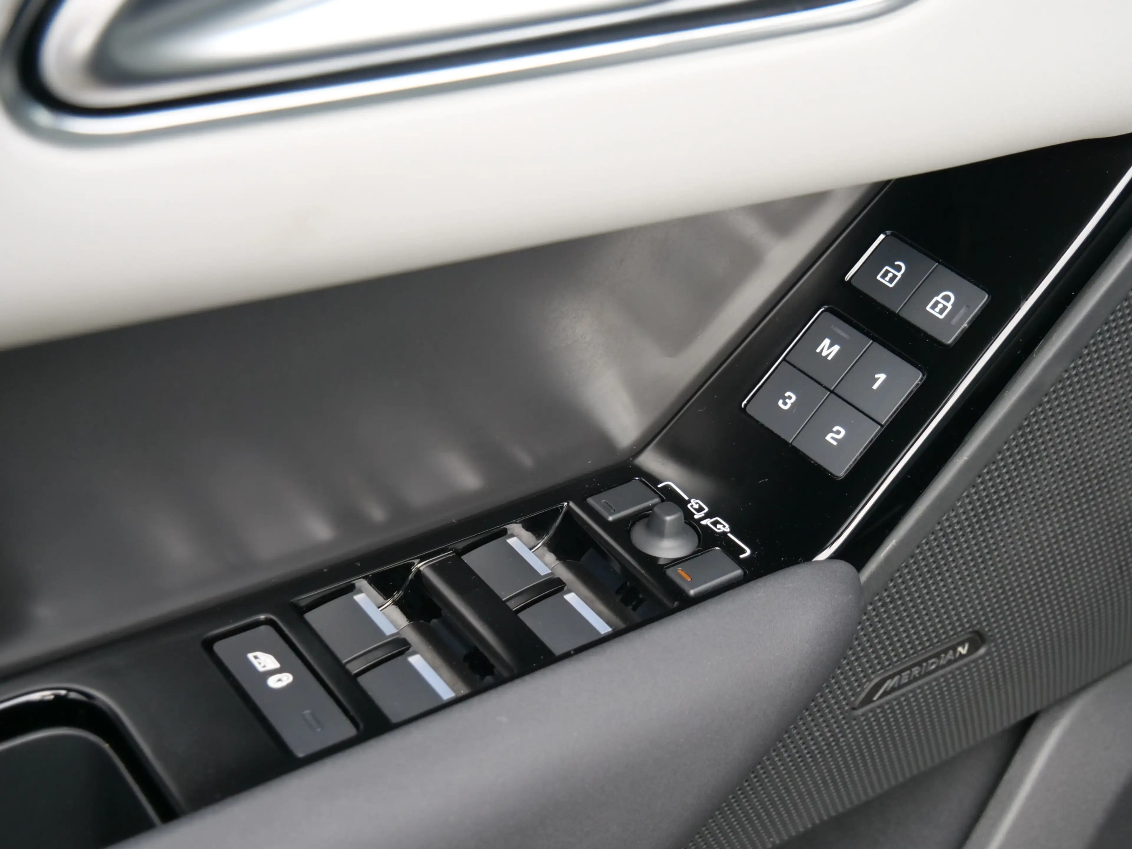 Land Rover Range Rover Velar 2.0 P400e AWD Dynamic PHEV 404 Pk Automaat Leder / — photo 31